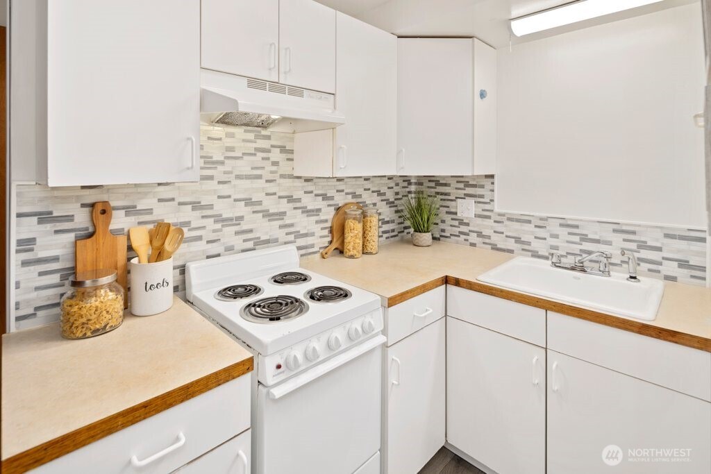 11811 33rd Avenue NE