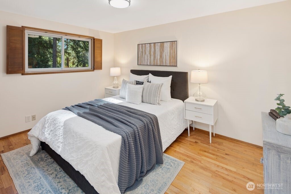 11811 33rd Avenue NE