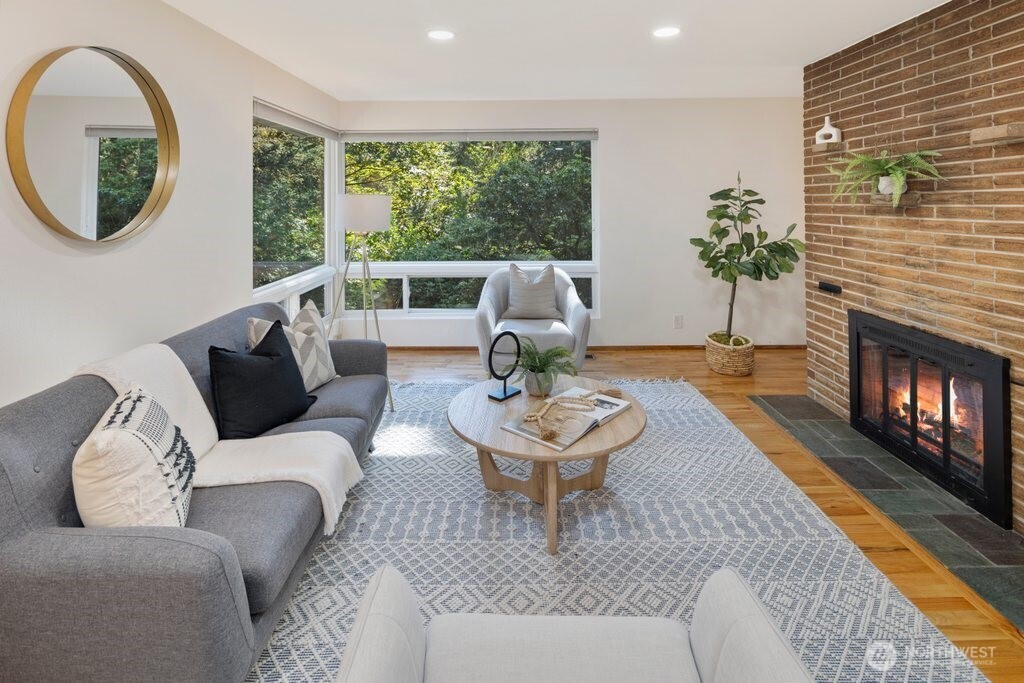 11811 33rd Avenue NE