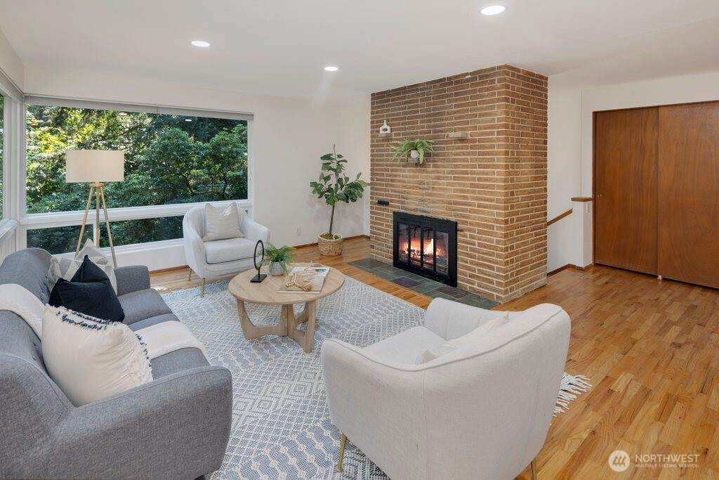 11811 33rd Avenue NE