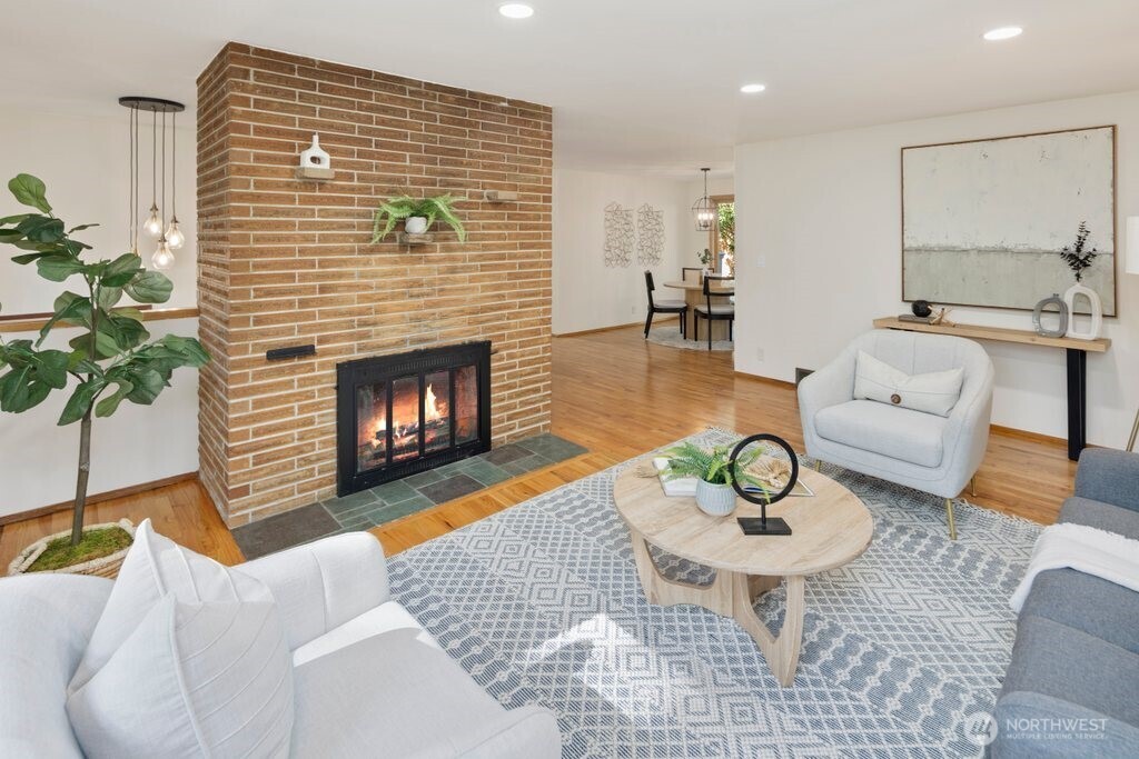 11811 33rd Avenue NE