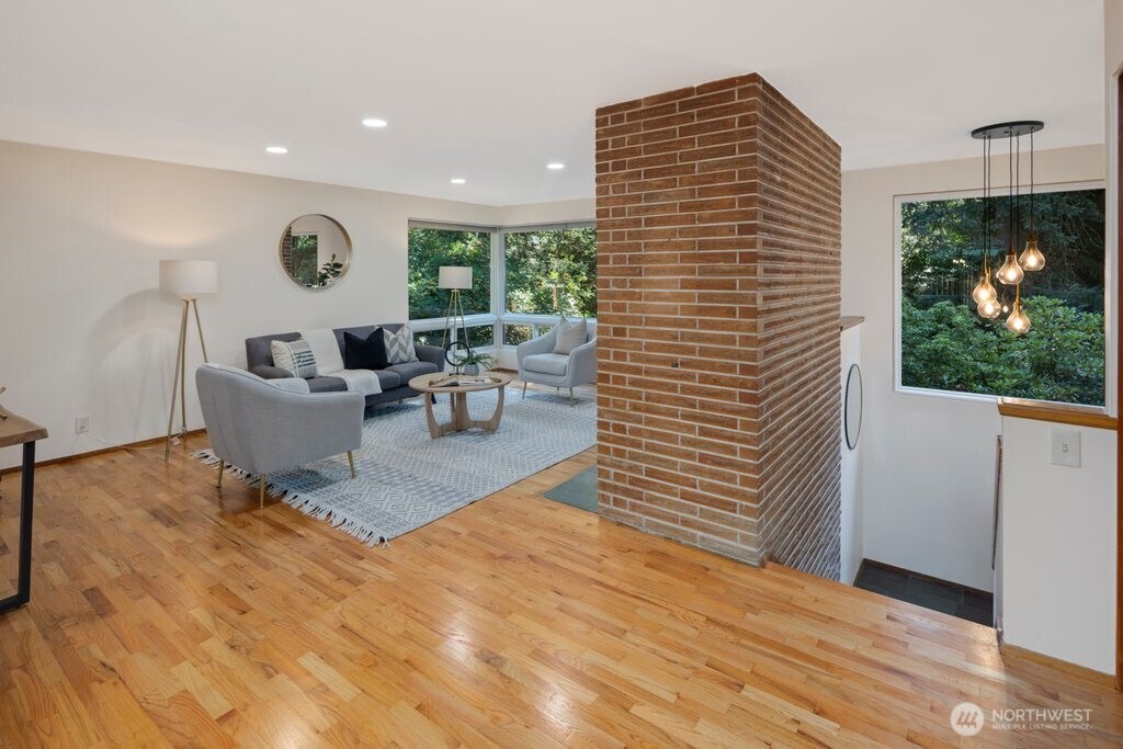 11811 33rd Avenue NE