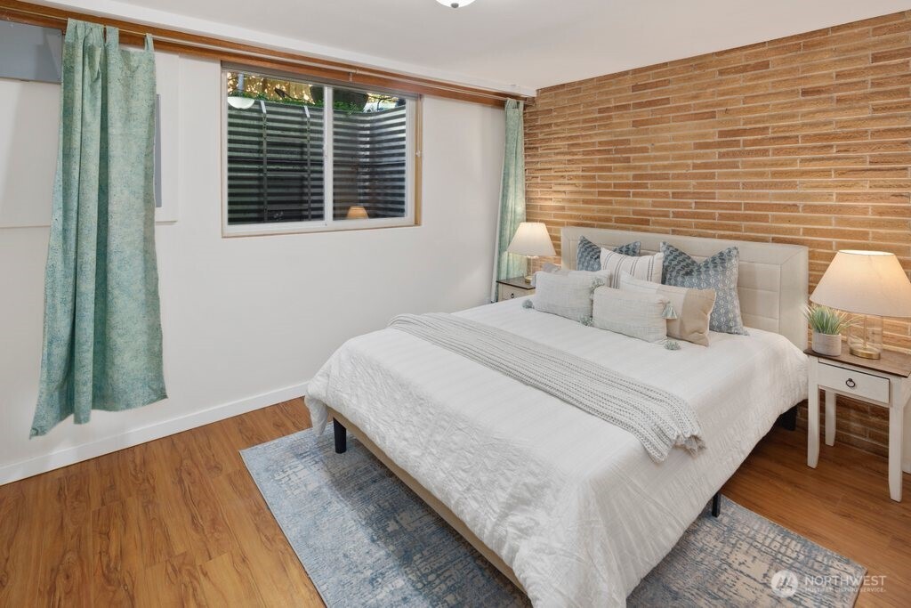 11811 33rd Avenue NE