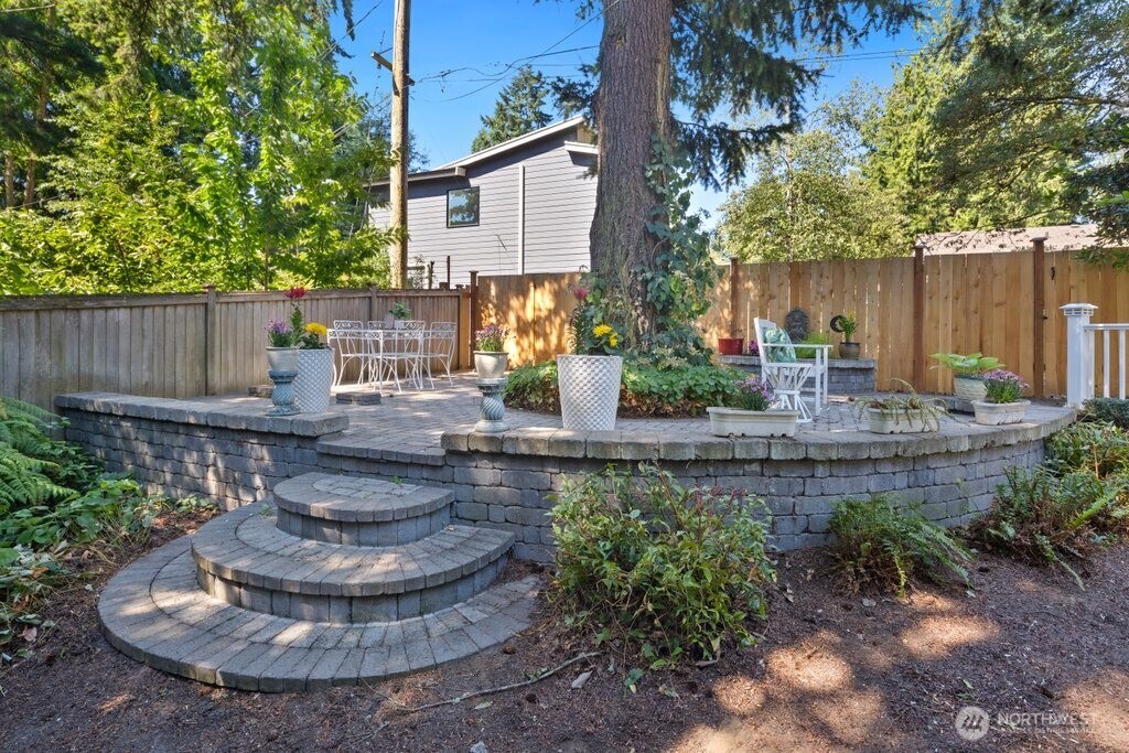 11811 33rd Avenue NE