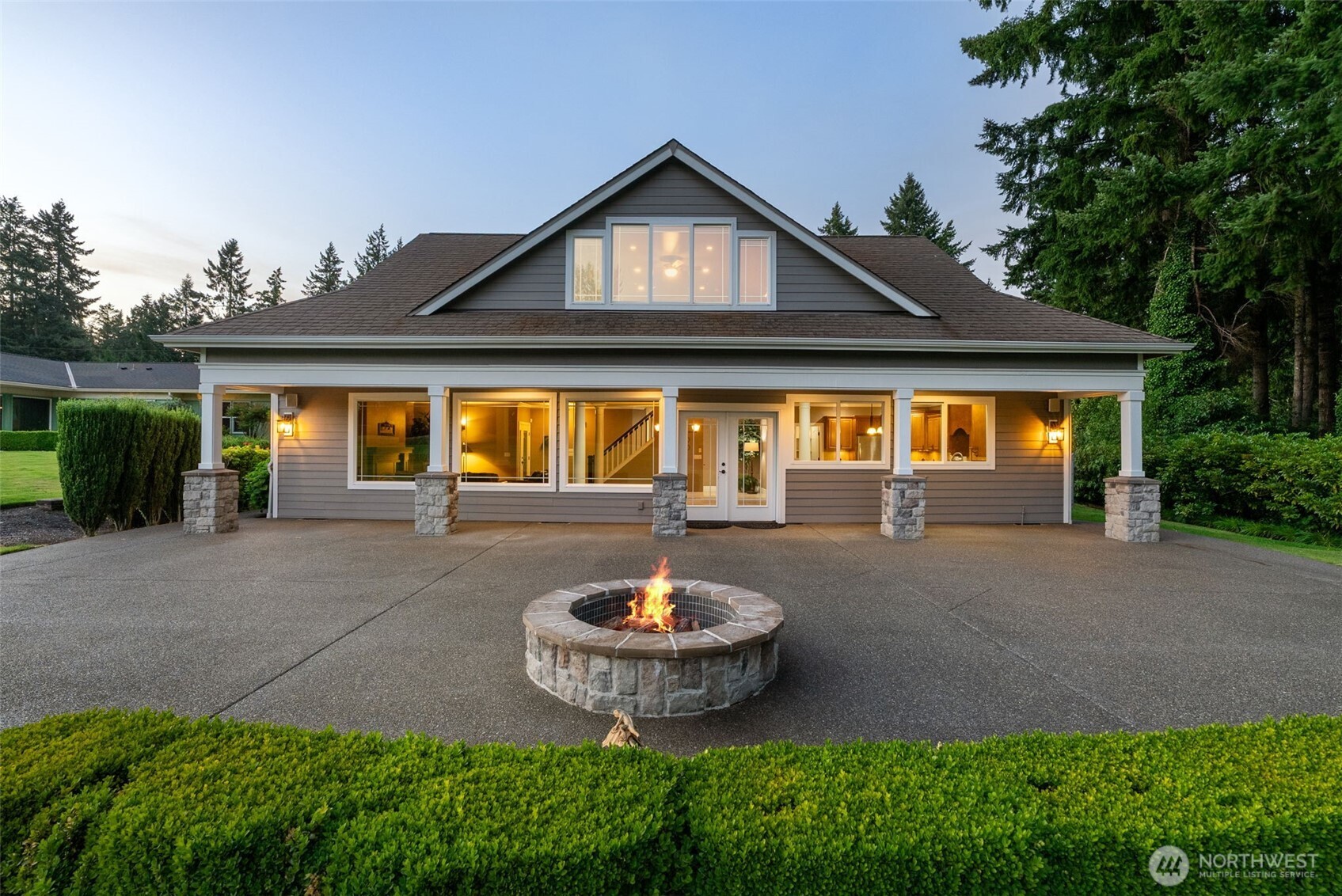 2609 Country Club Court NW