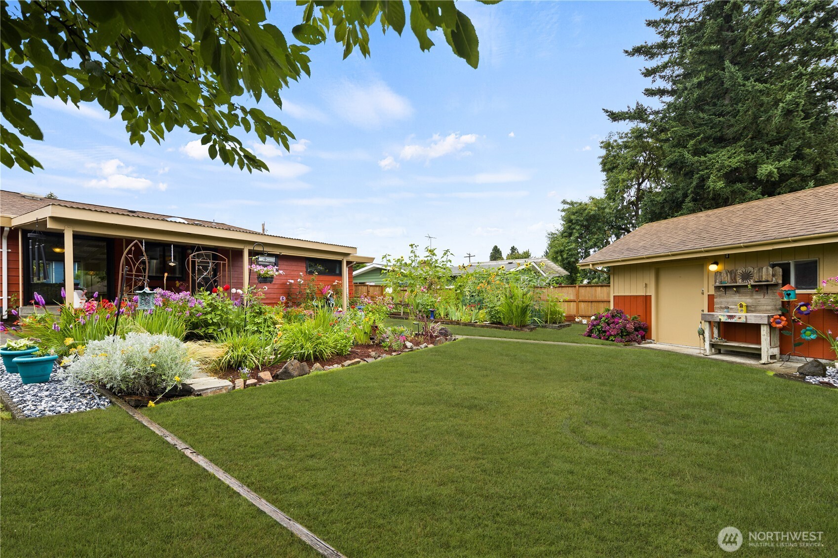 813 Jefferson Avenue NE