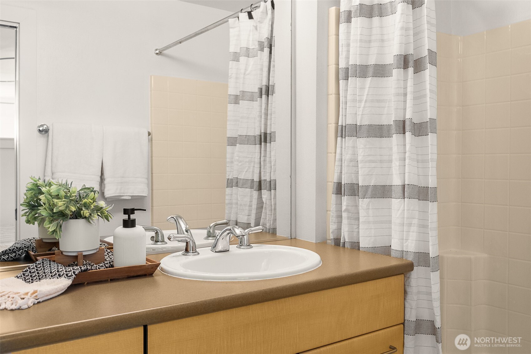 1410 E Pine Street Unit: W326