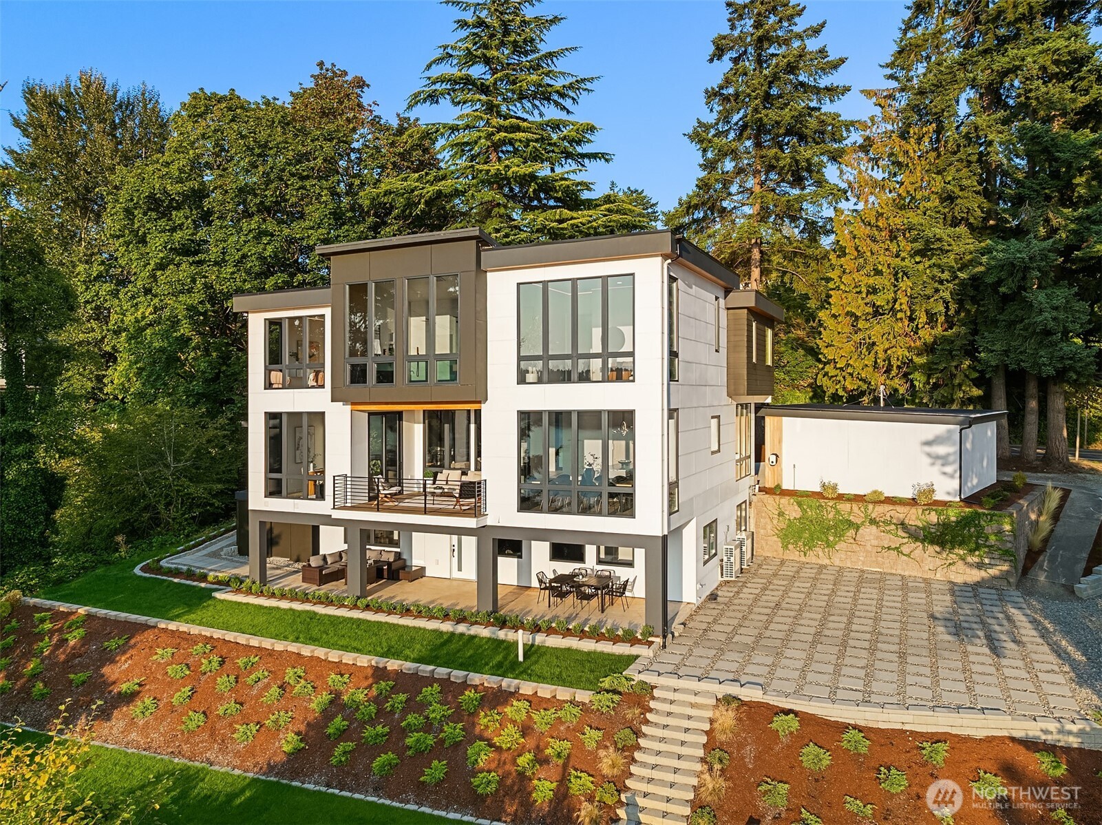 6815 Lake Washington Boulevard SE