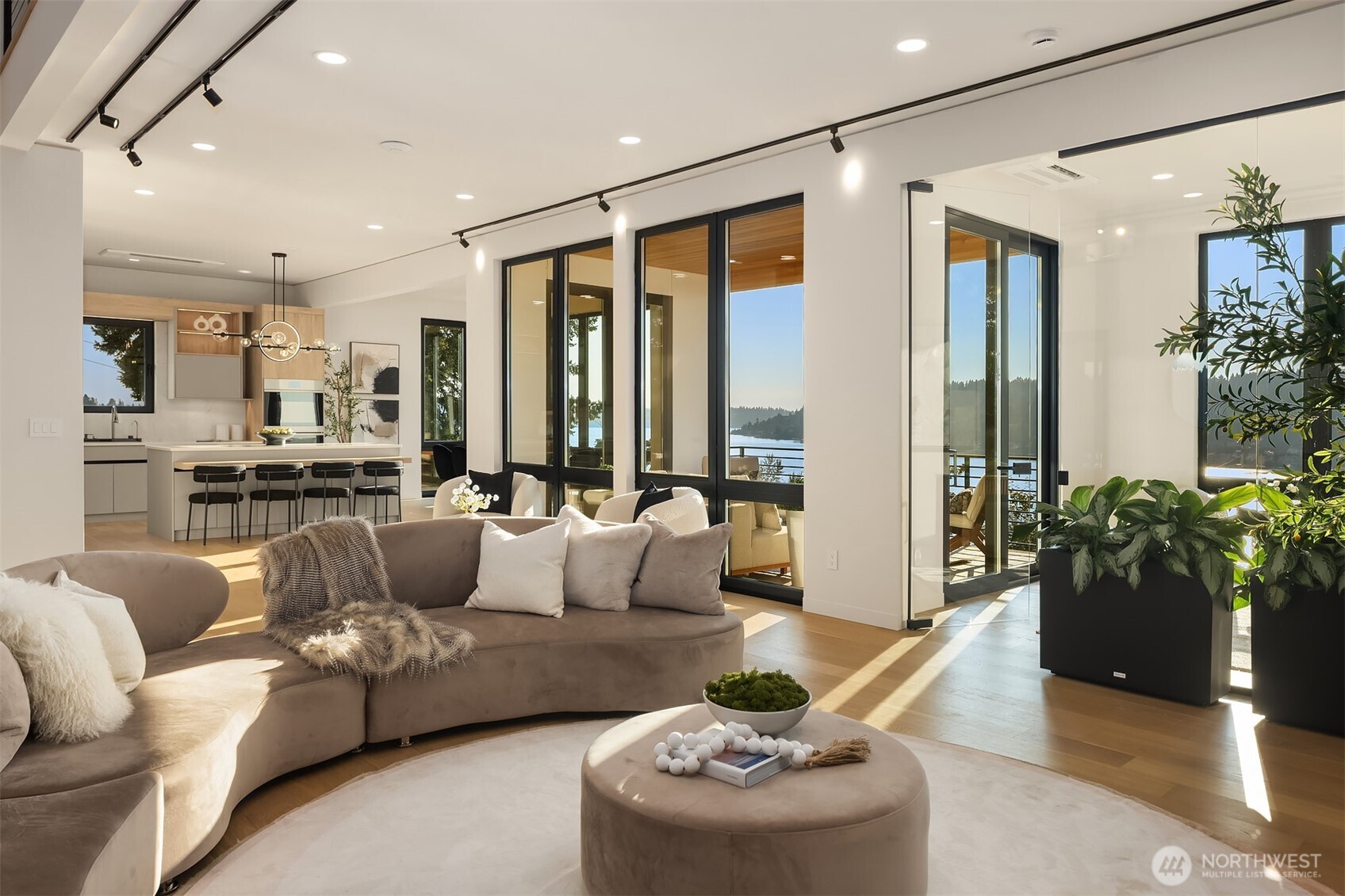 6815 Lake Washington Boulevard SE