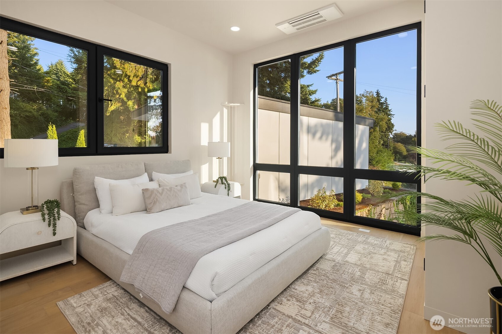 6815 Lake Washington Boulevard SE