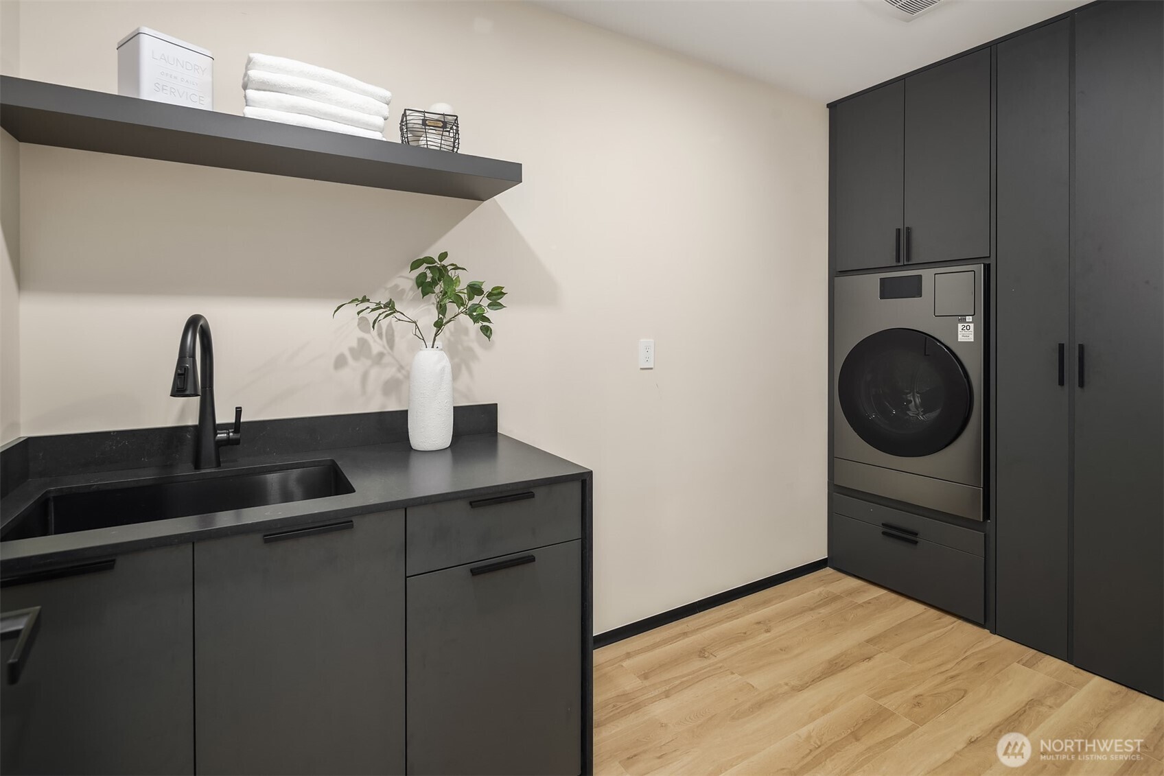 6815 Lake Washington Boulevard SE