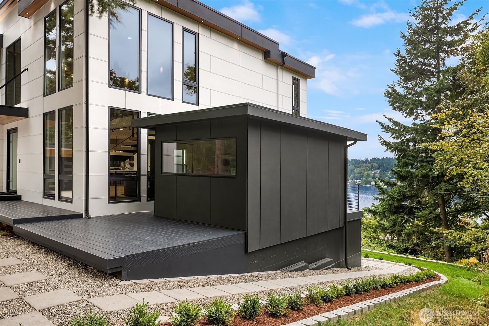 6815 Lake Washington Boulevard SE