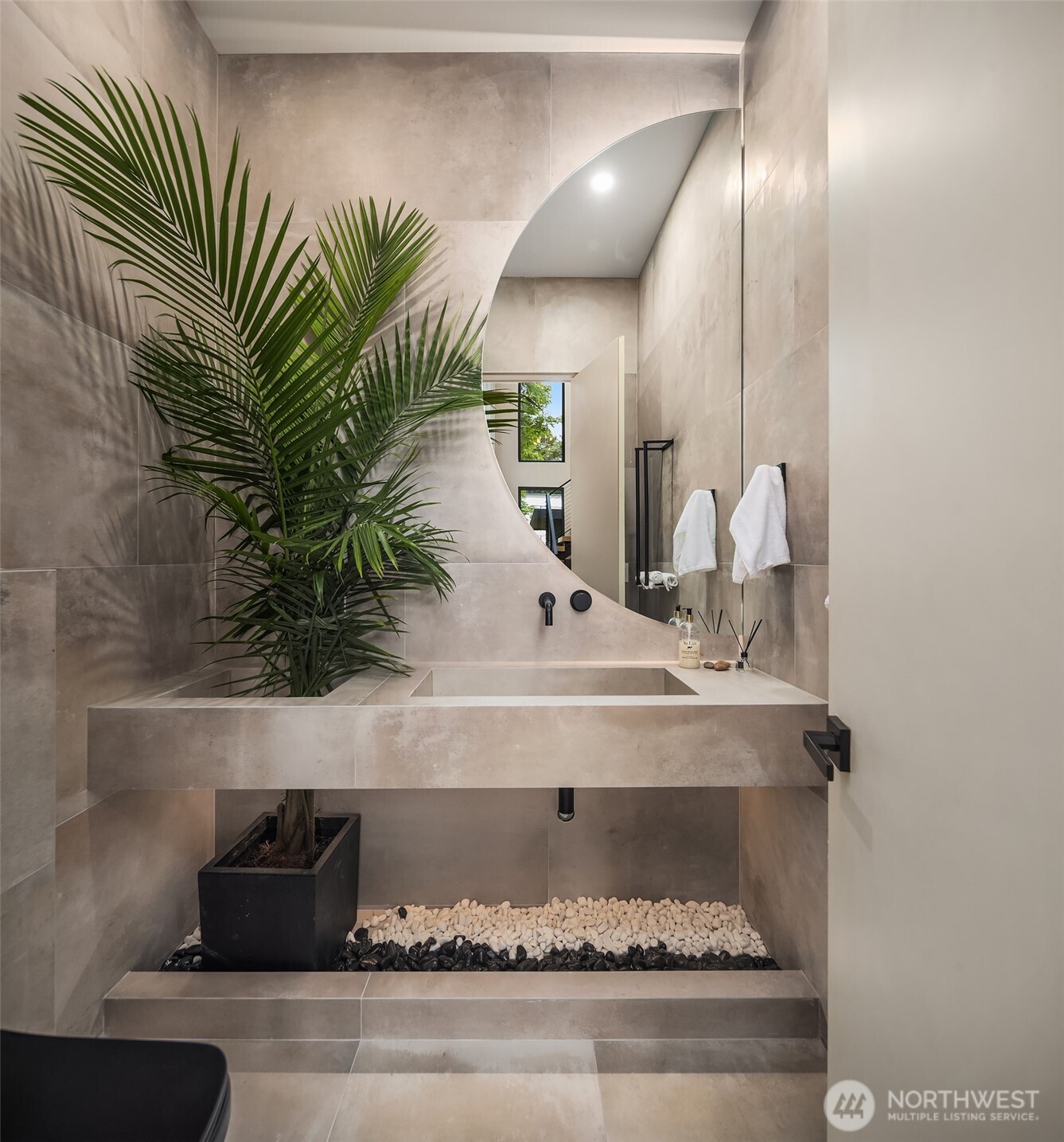 6815 Lake Washington Boulevard SE