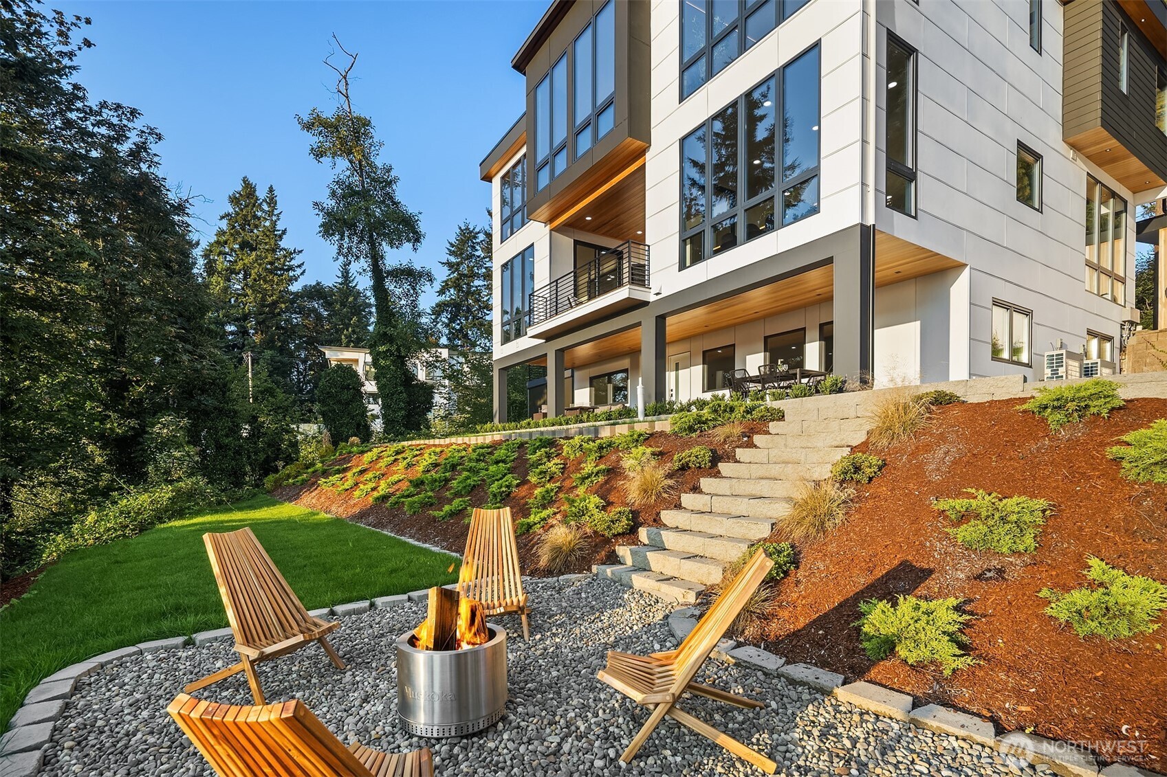 6815 Lake Washington Boulevard SE