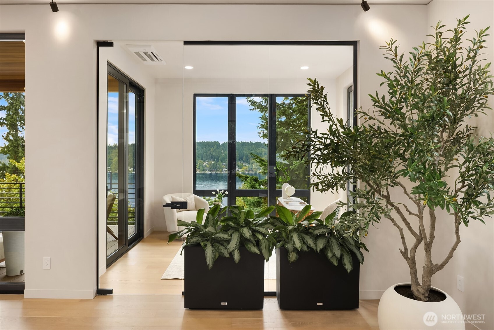 6815 Lake Washington Boulevard SE