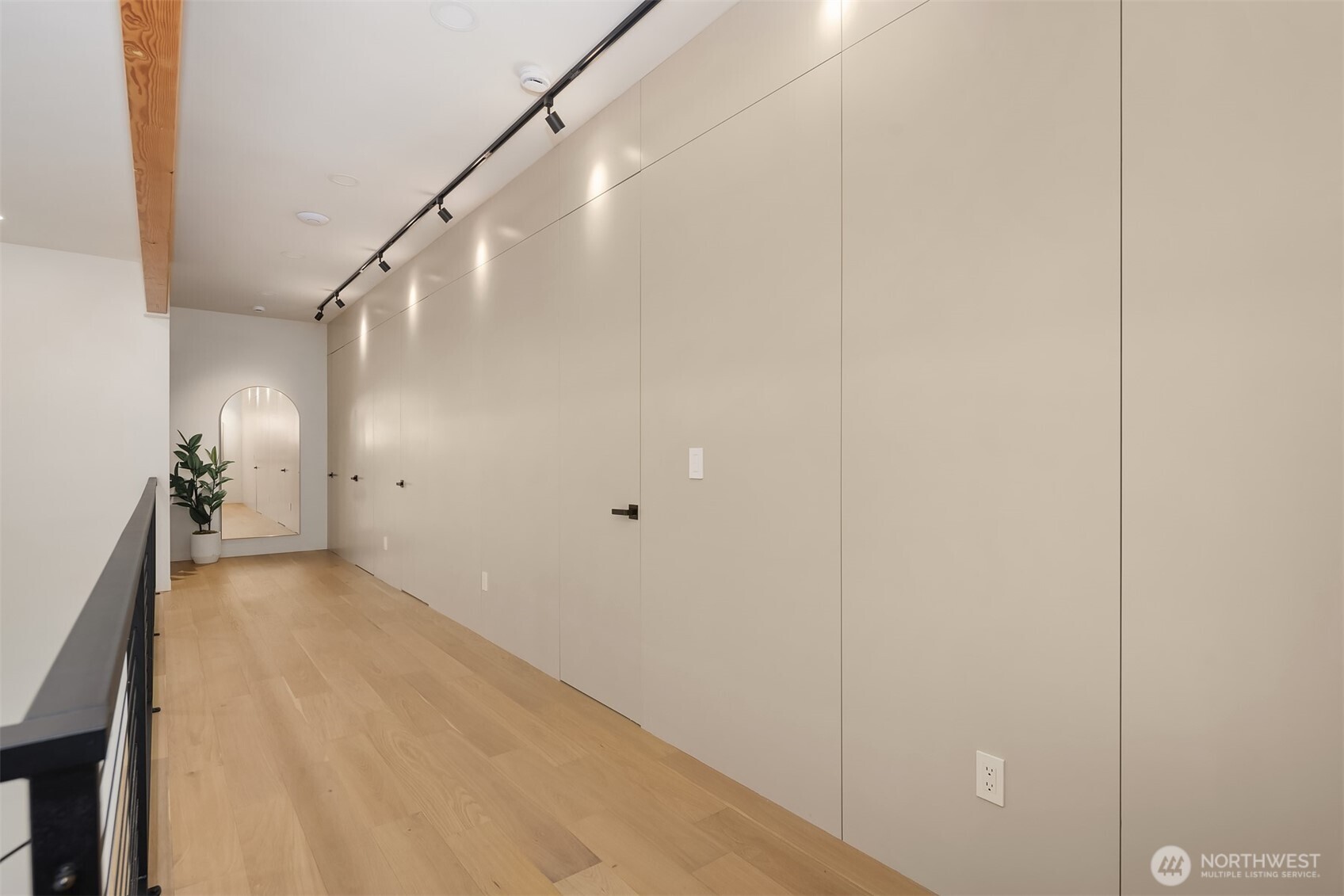 6815 Lake Washington Boulevard SE