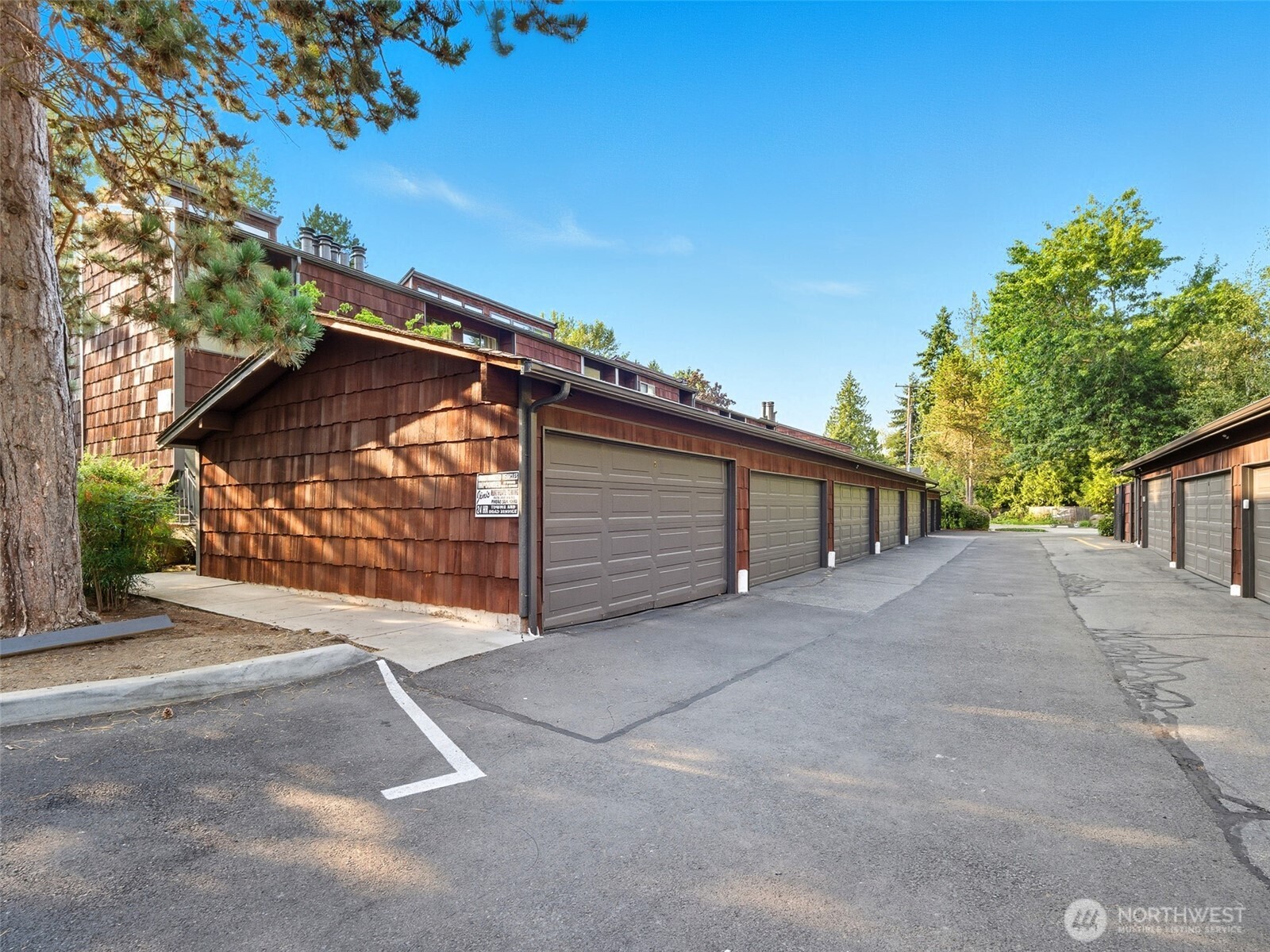 8937 Ravenna Avenue NE