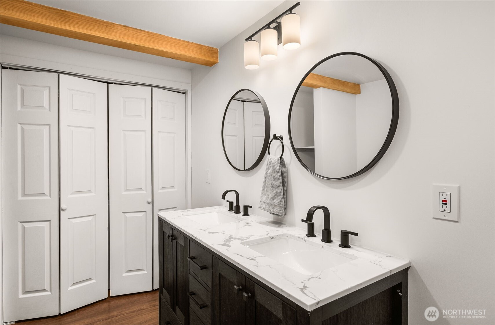 4208 S Genesee Street