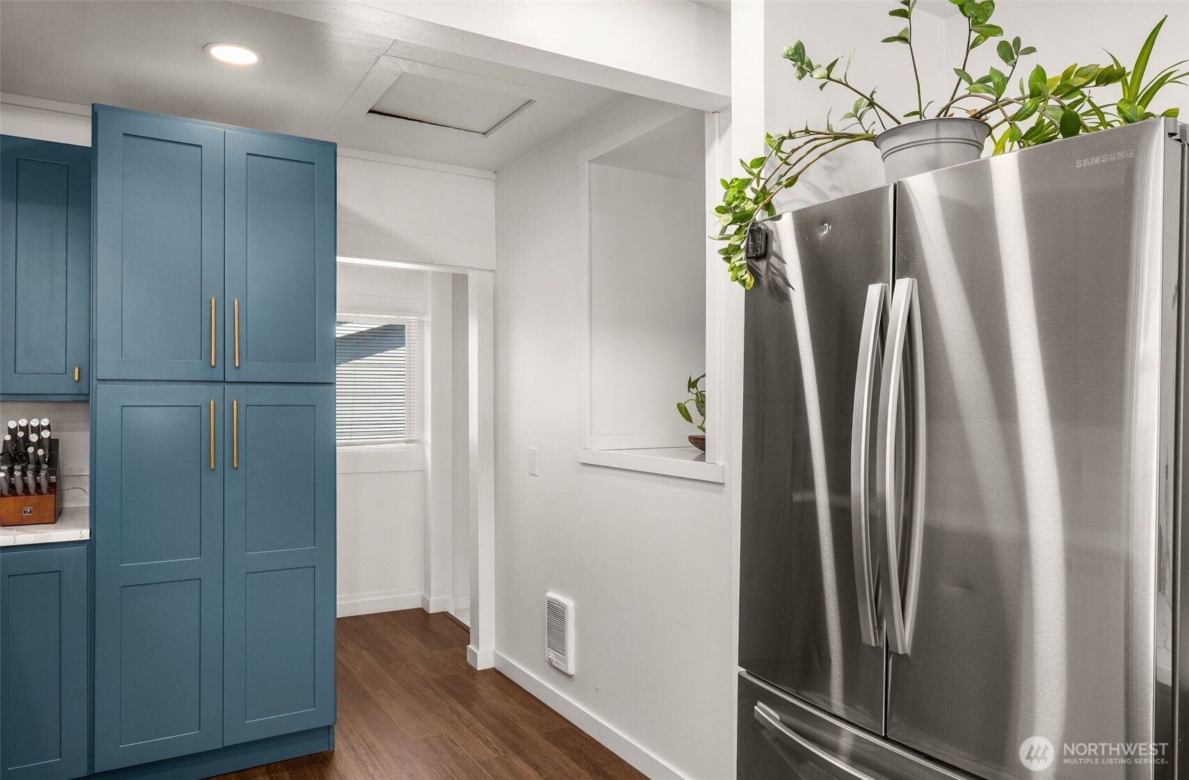 4208 S Genesee Street