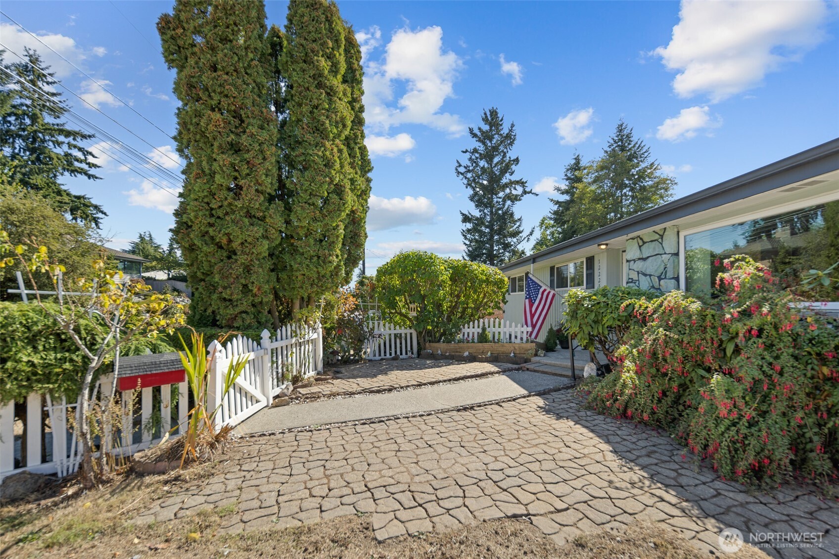 12225 Palatine Avenue N