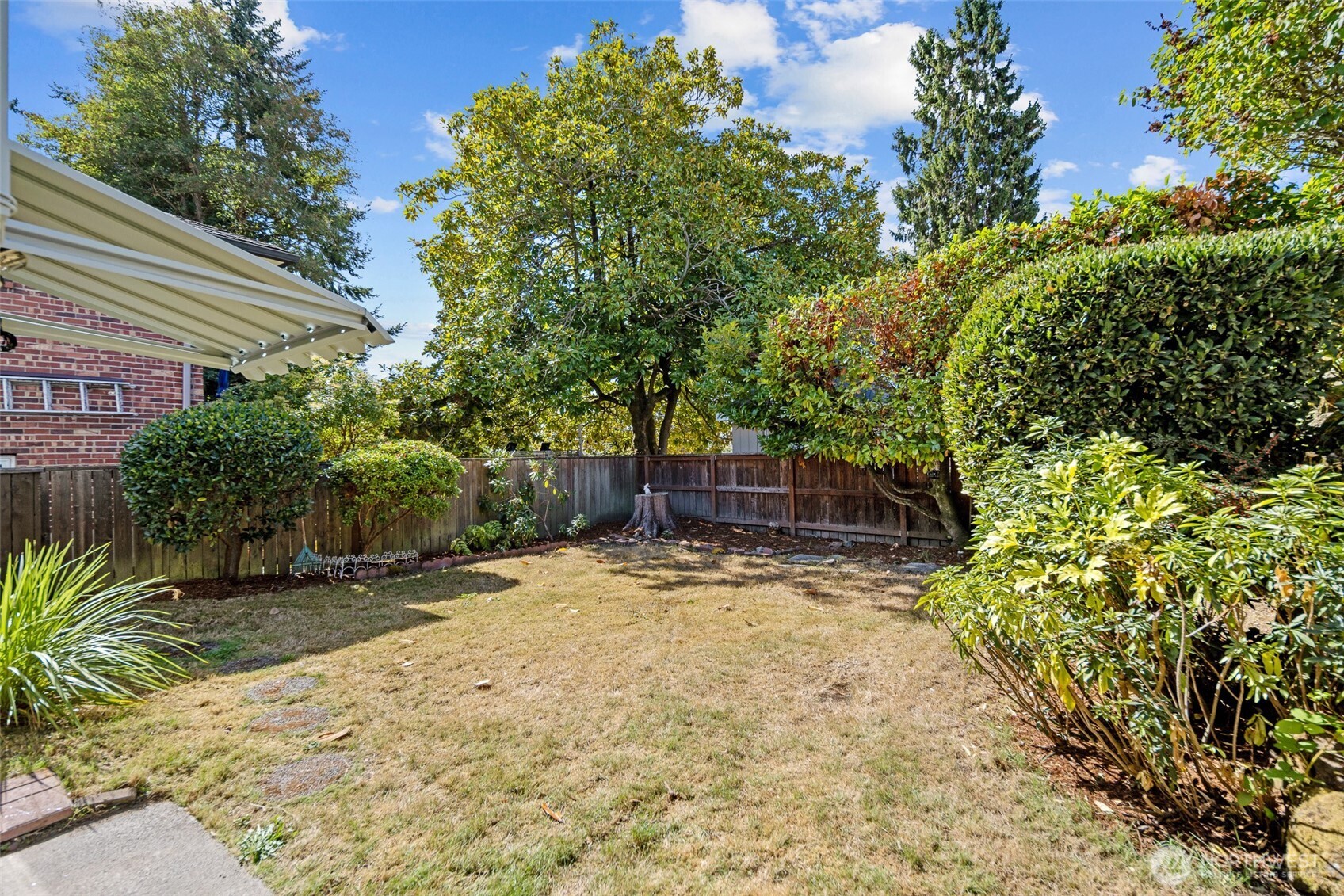 12225 Palatine Avenue N