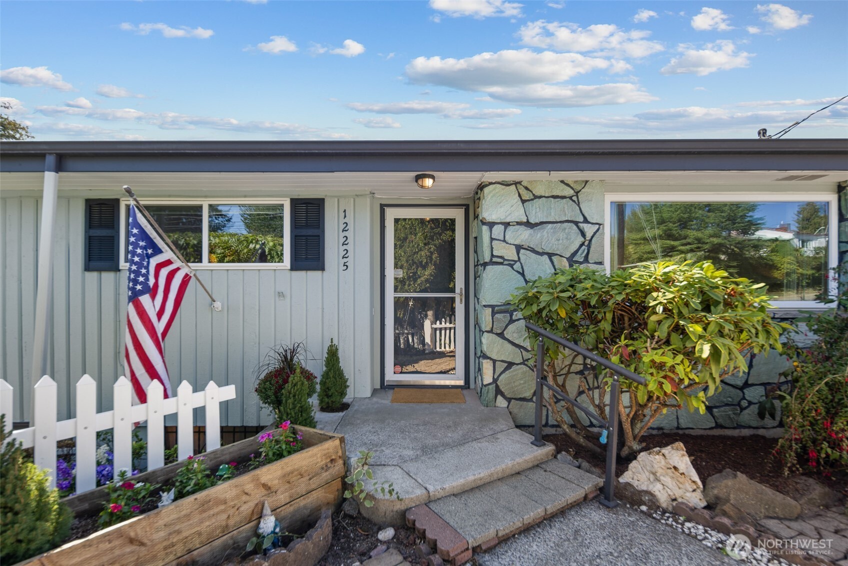 12225 Palatine Avenue N