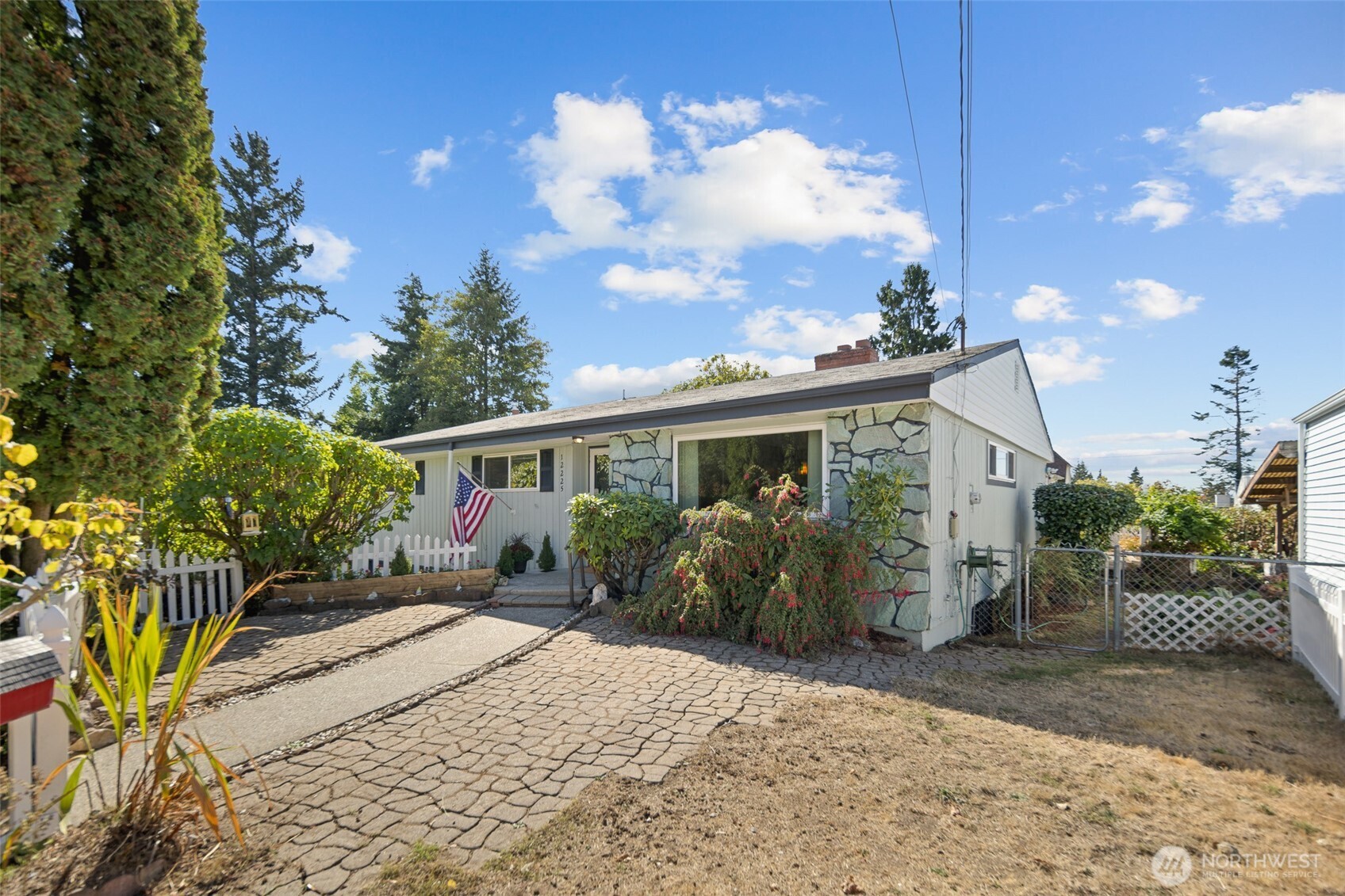 12225 Palatine Avenue N