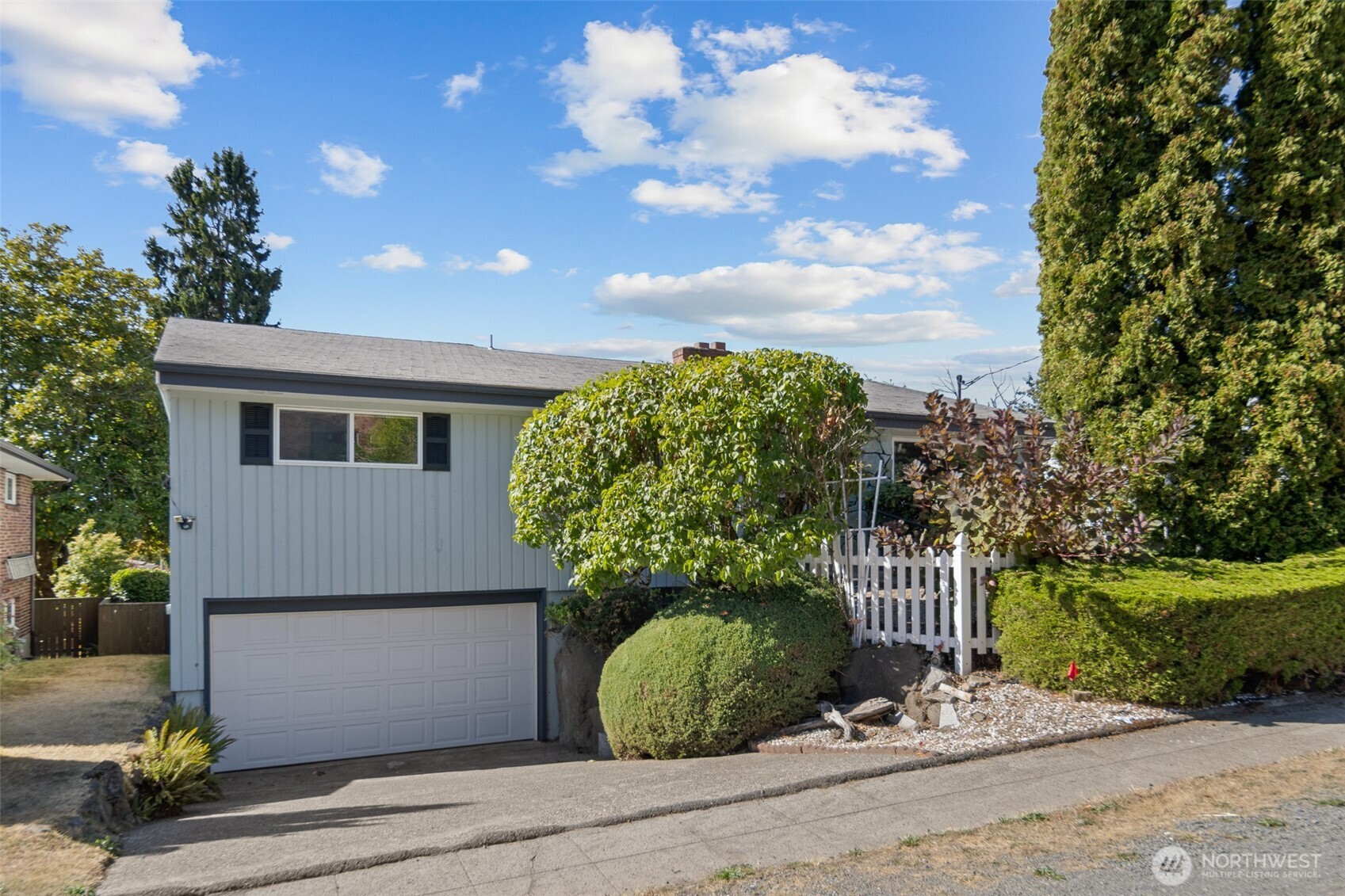 12225 Palatine Avenue N