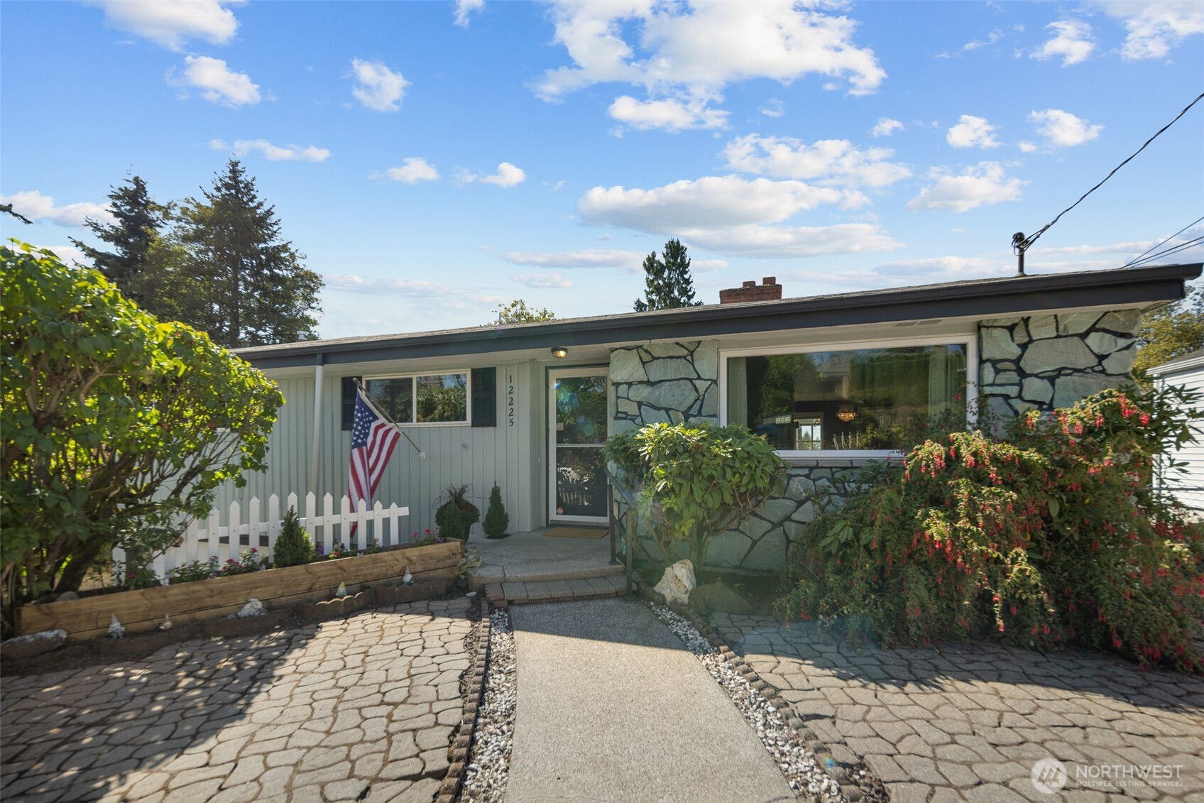 12225 Palatine Avenue N