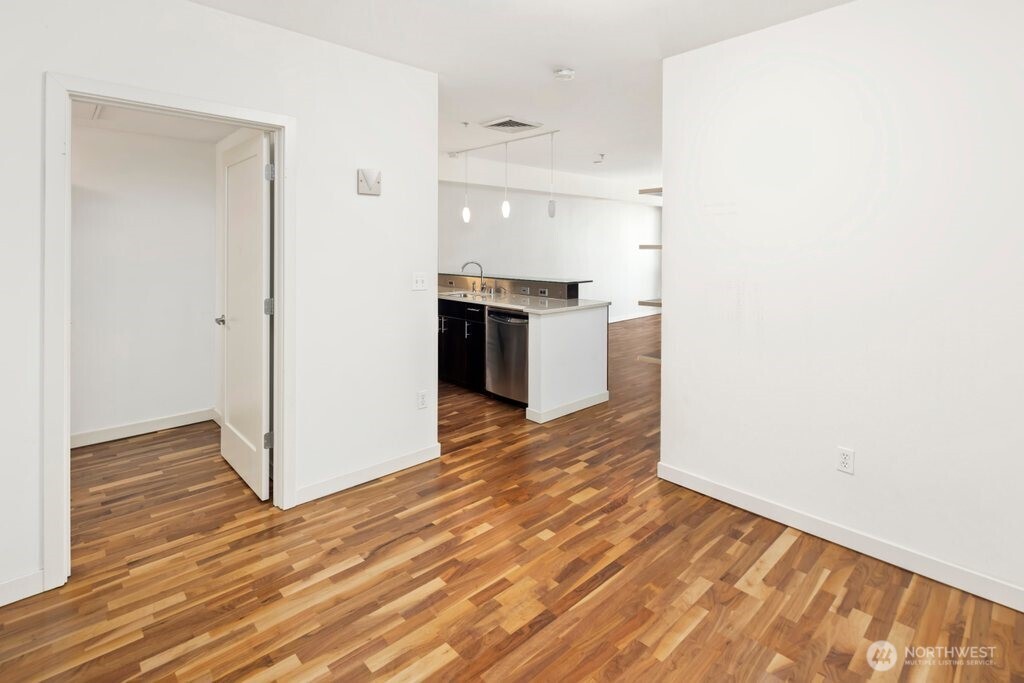 3104 Western Avenue Unit: 602