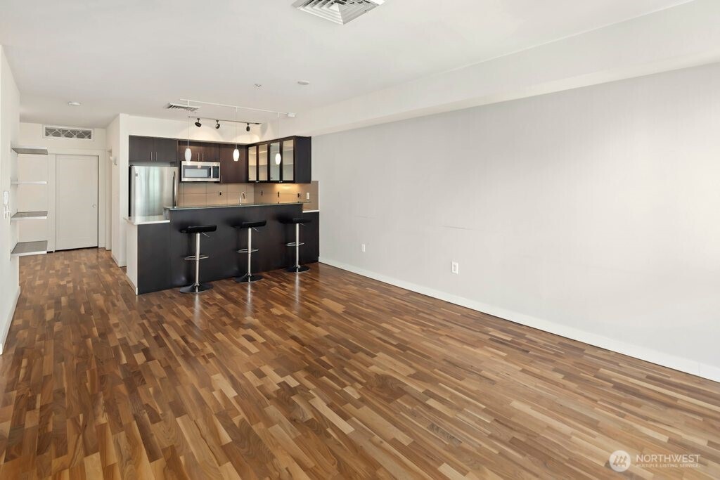 3104 Western Avenue Unit: 602