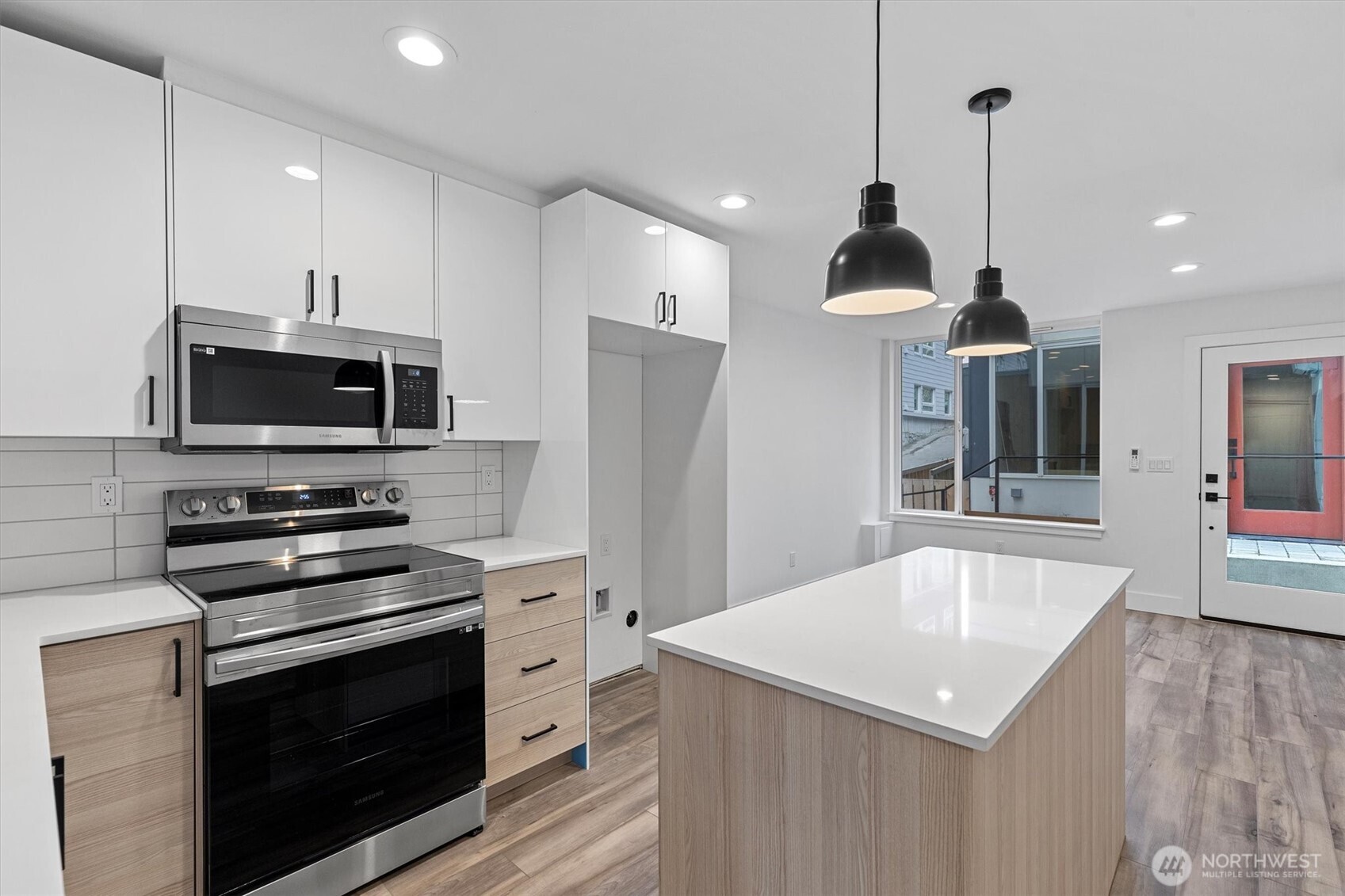 909 Hiawatha Place S Unit: A