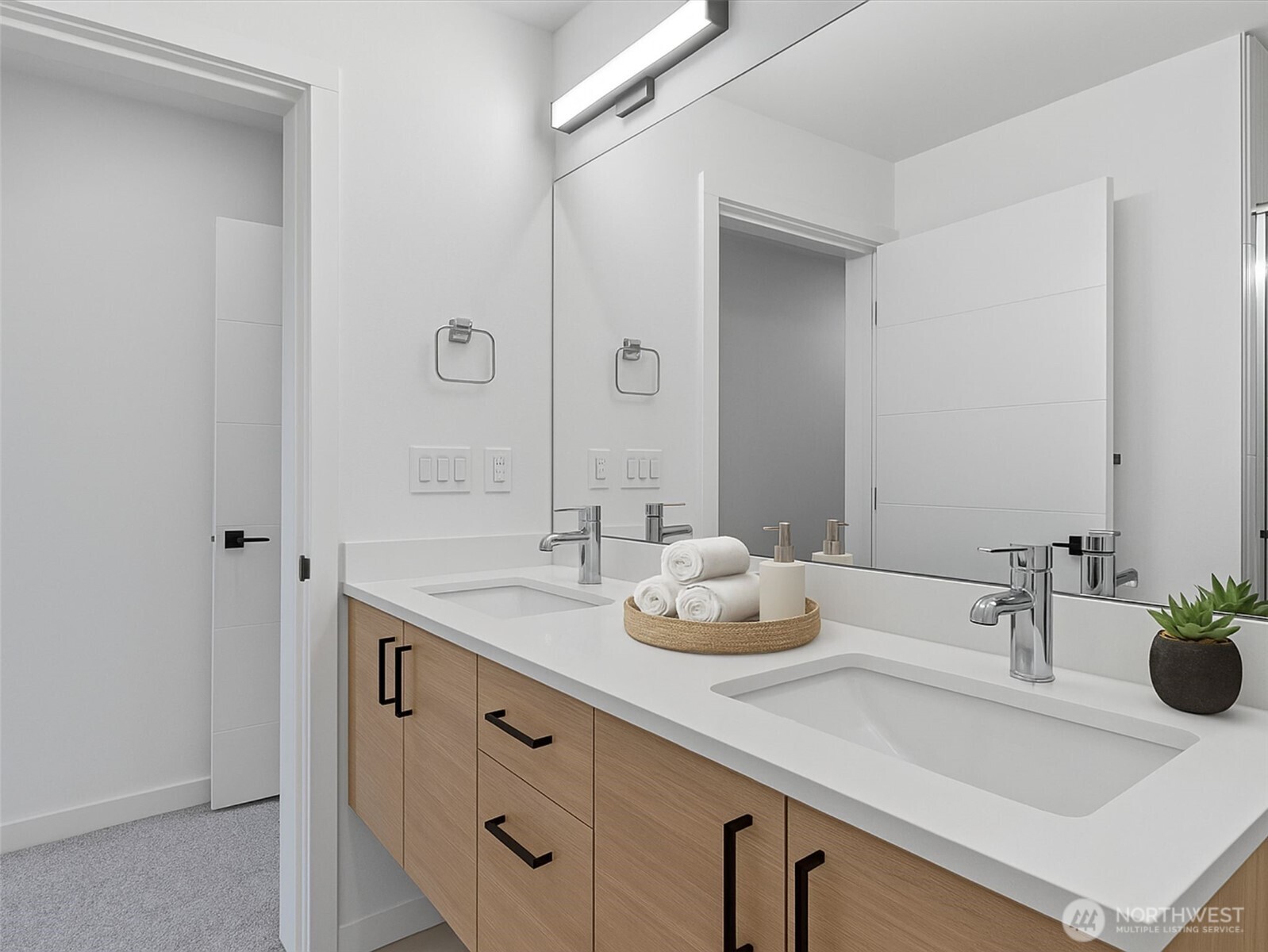 909 Hiawatha Place S Unit: A