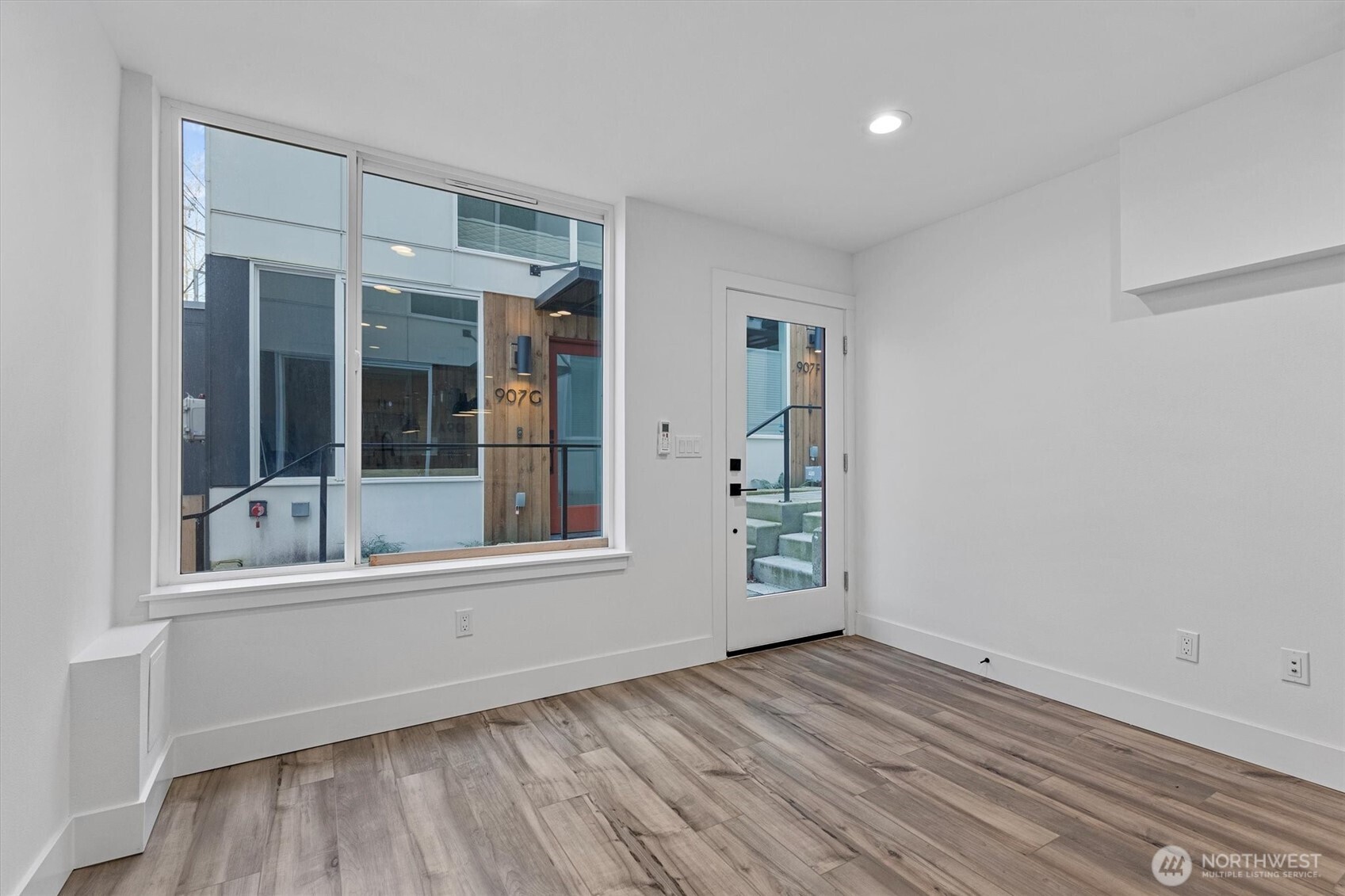 909 Hiawatha Place S Unit: A