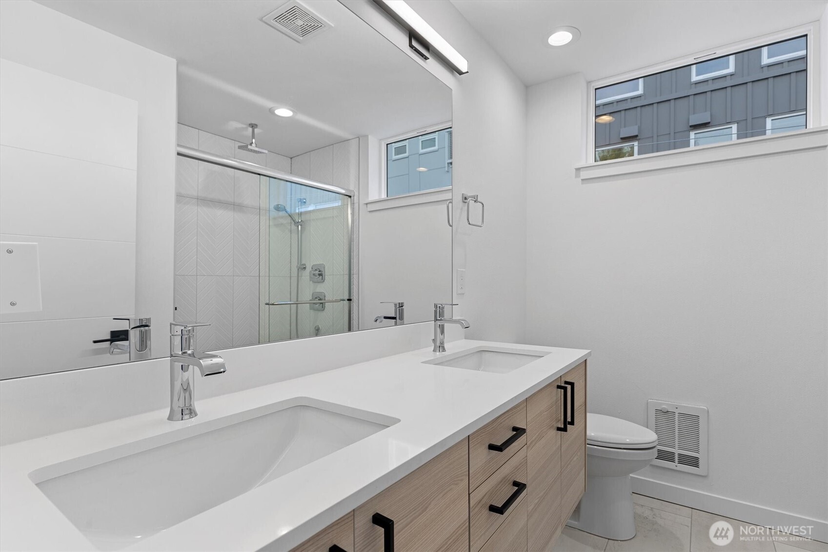 909 Hiawatha Place S Unit: A