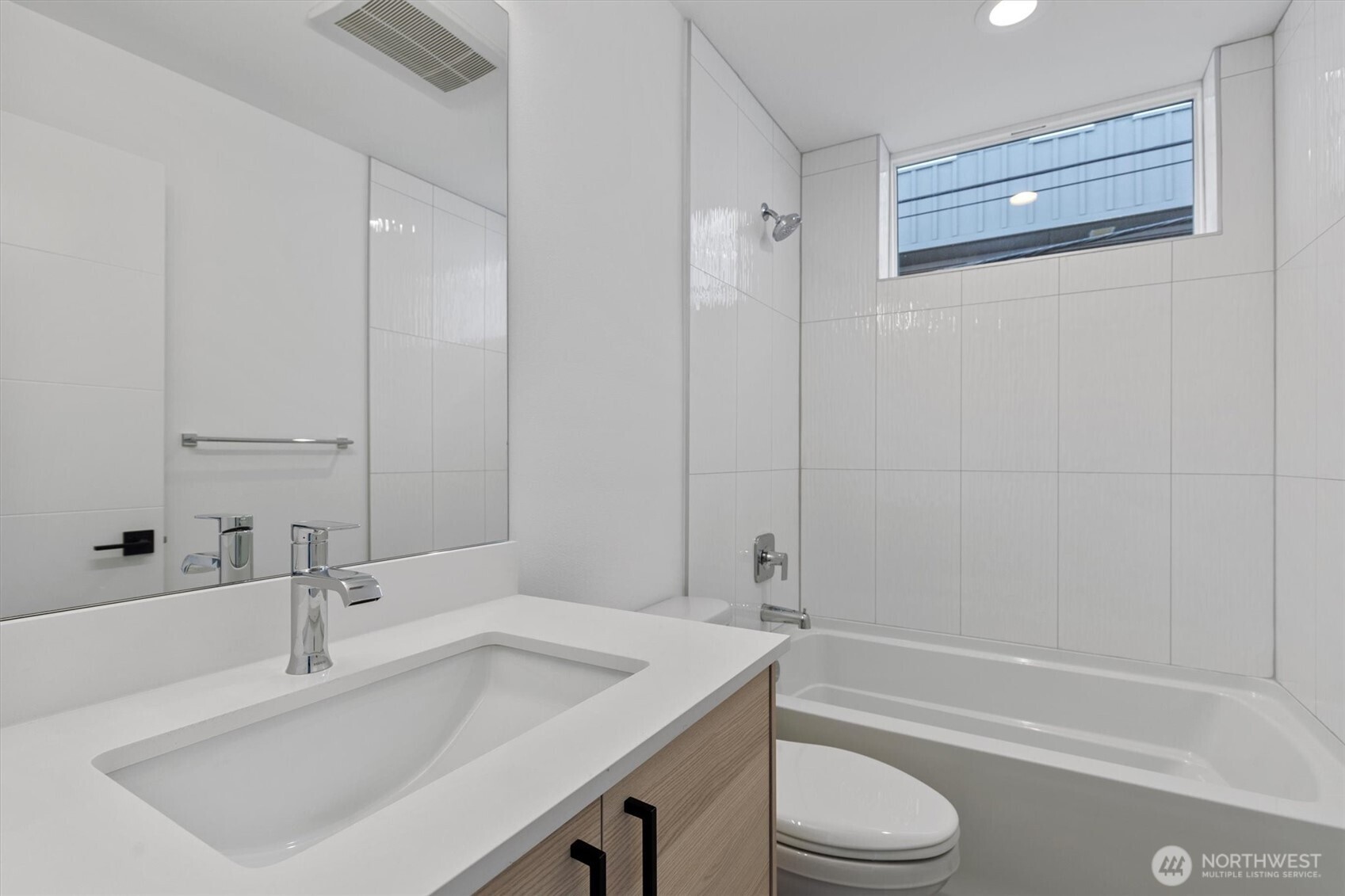 909 Hiawatha Place S Unit: A