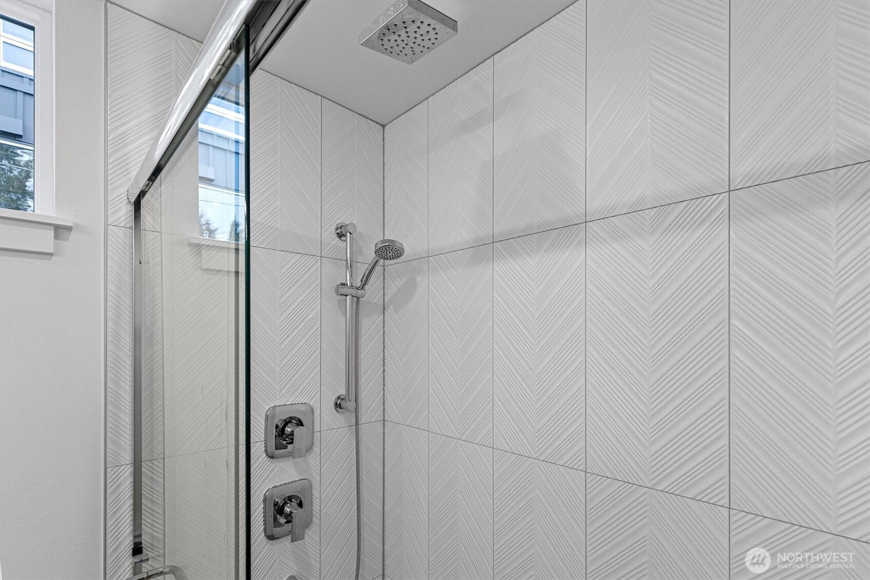 909 Hiawatha Place S Unit: A