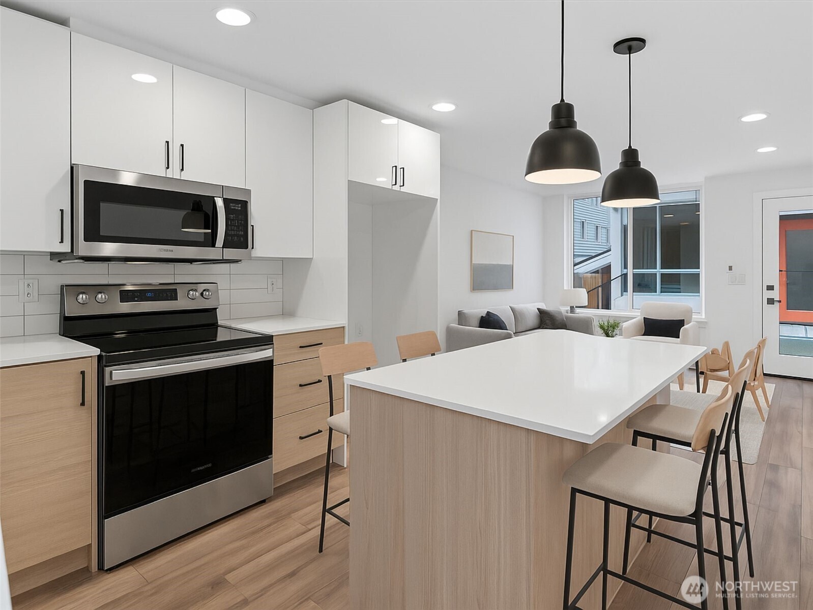 909 Hiawatha Place S Unit: A