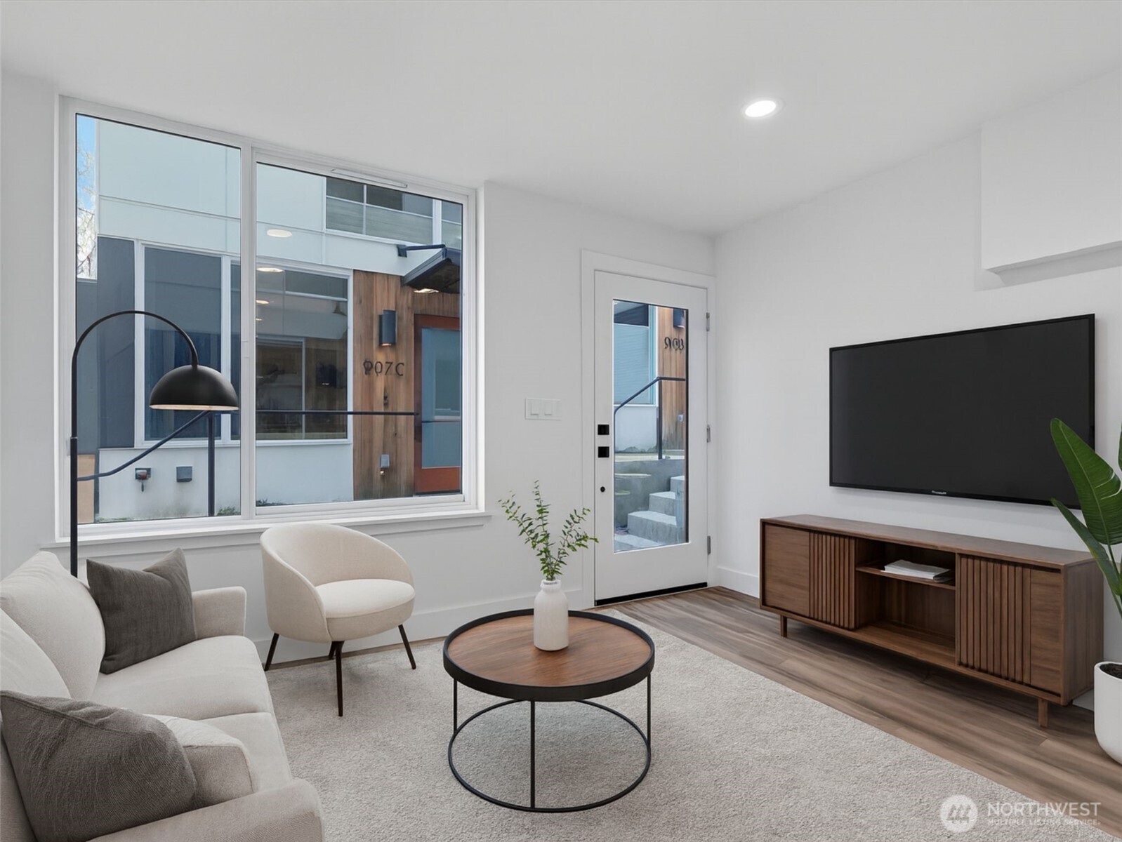 909 Hiawatha Place S Unit: A