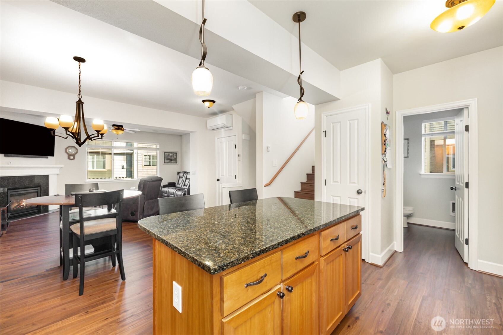 325 Chelan Place NE Unit: D1