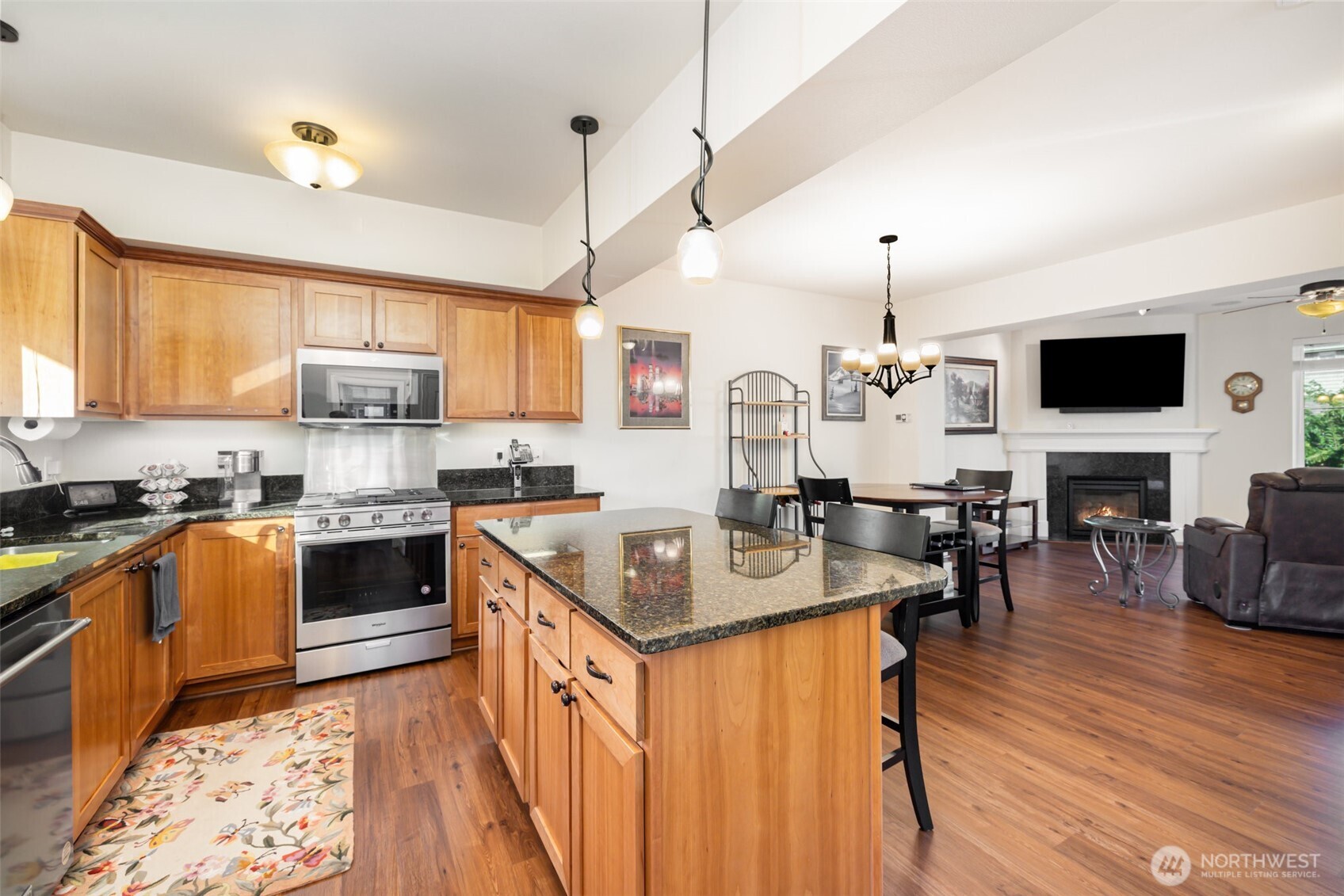 325 Chelan Place NE Unit: D1