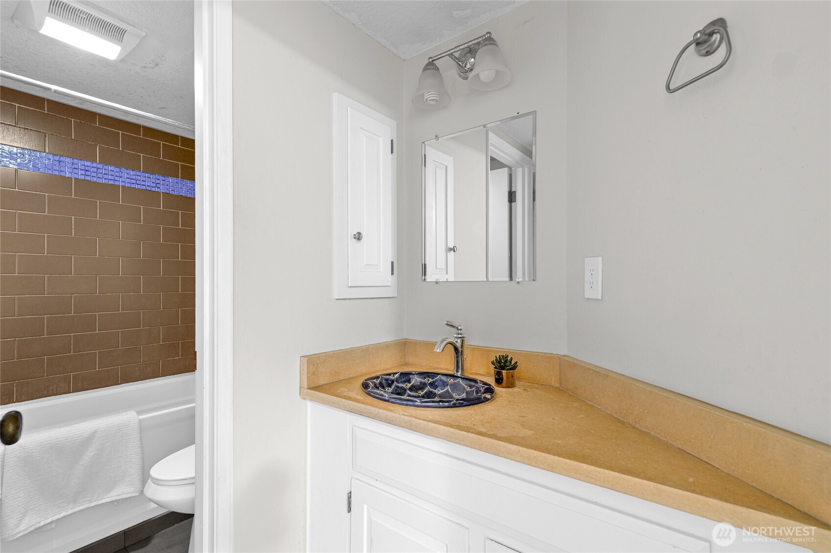 303 13th Avenue E Unit: 102