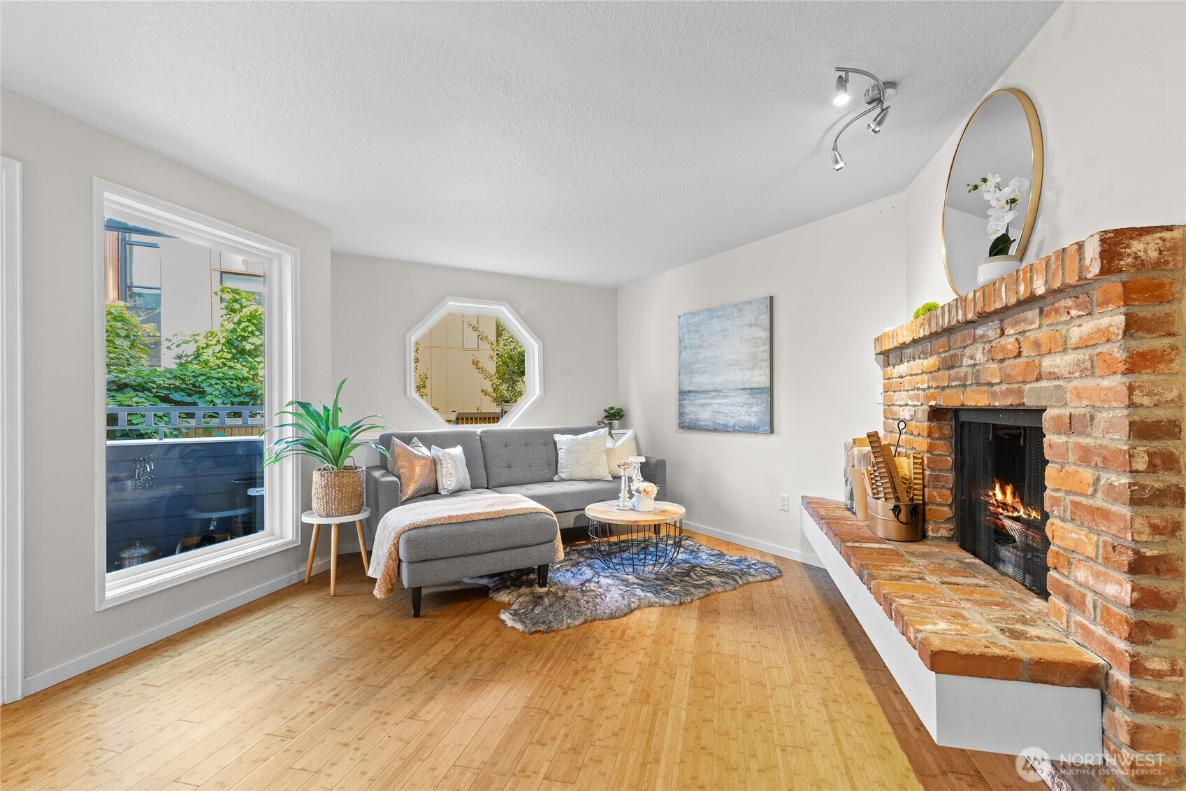 303 13th Avenue E Unit: 102