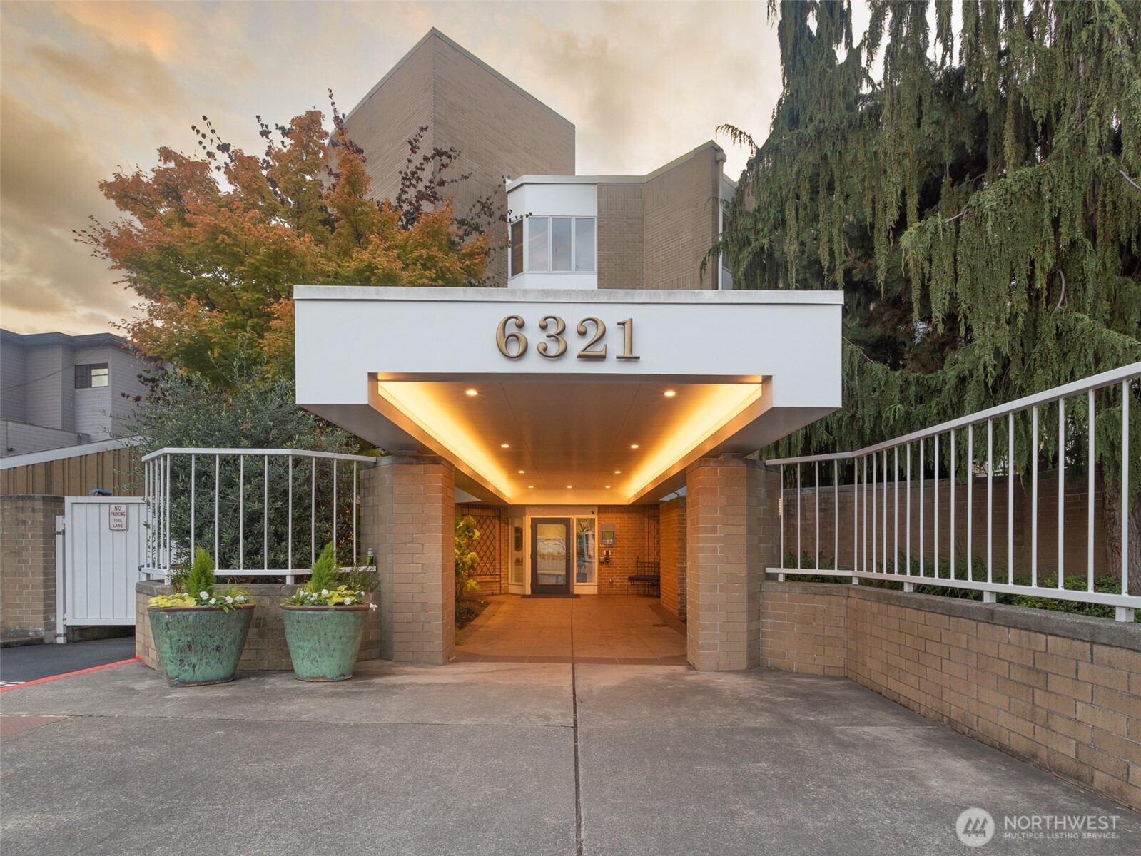 6321 Seaview Avenue NW Unit: 2
