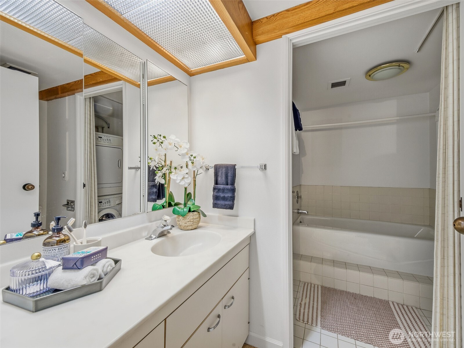 6321 Seaview Avenue NW Unit: 2