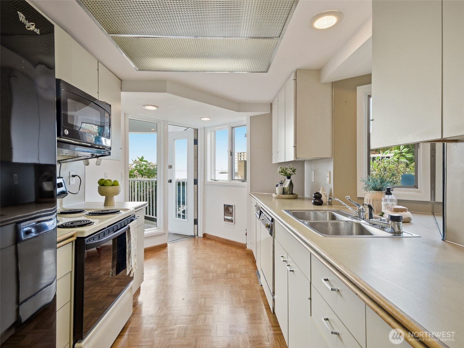 6321 Seaview Avenue NW Unit: 2