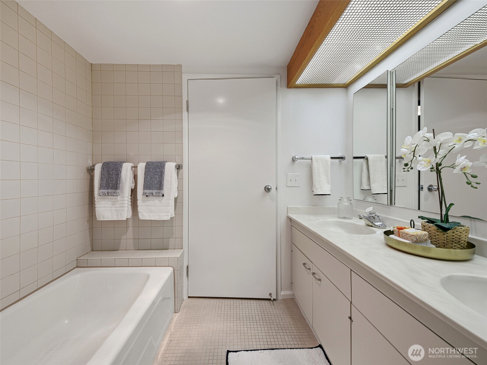 6321 Seaview Avenue NW Unit: 2