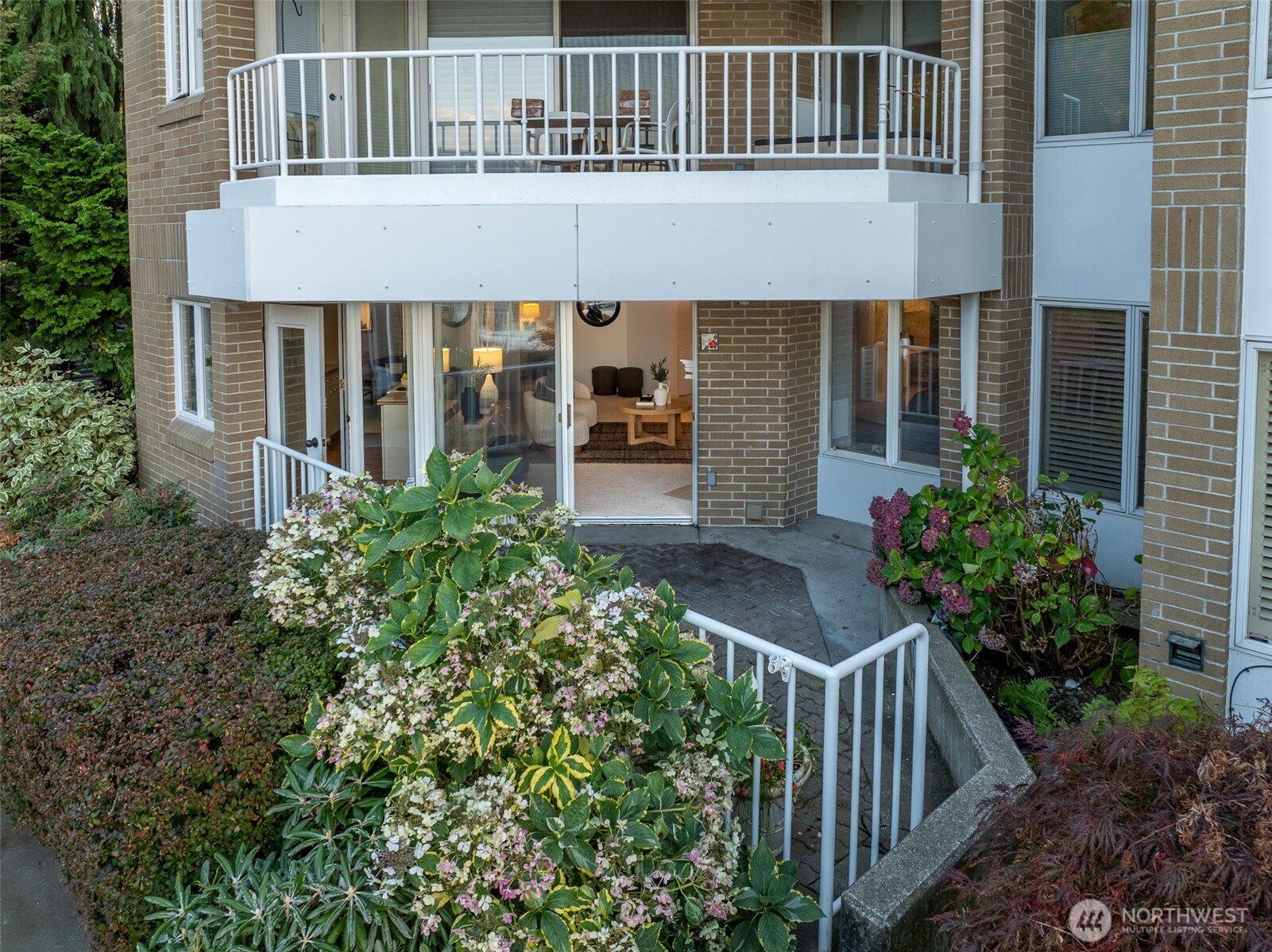 6321 Seaview Avenue NW Unit: 2
