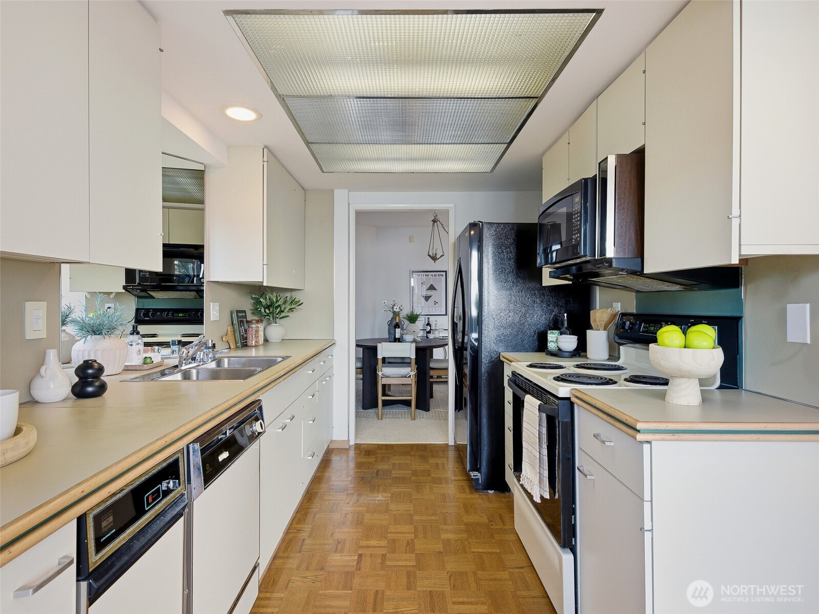 6321 Seaview Avenue NW Unit: 2