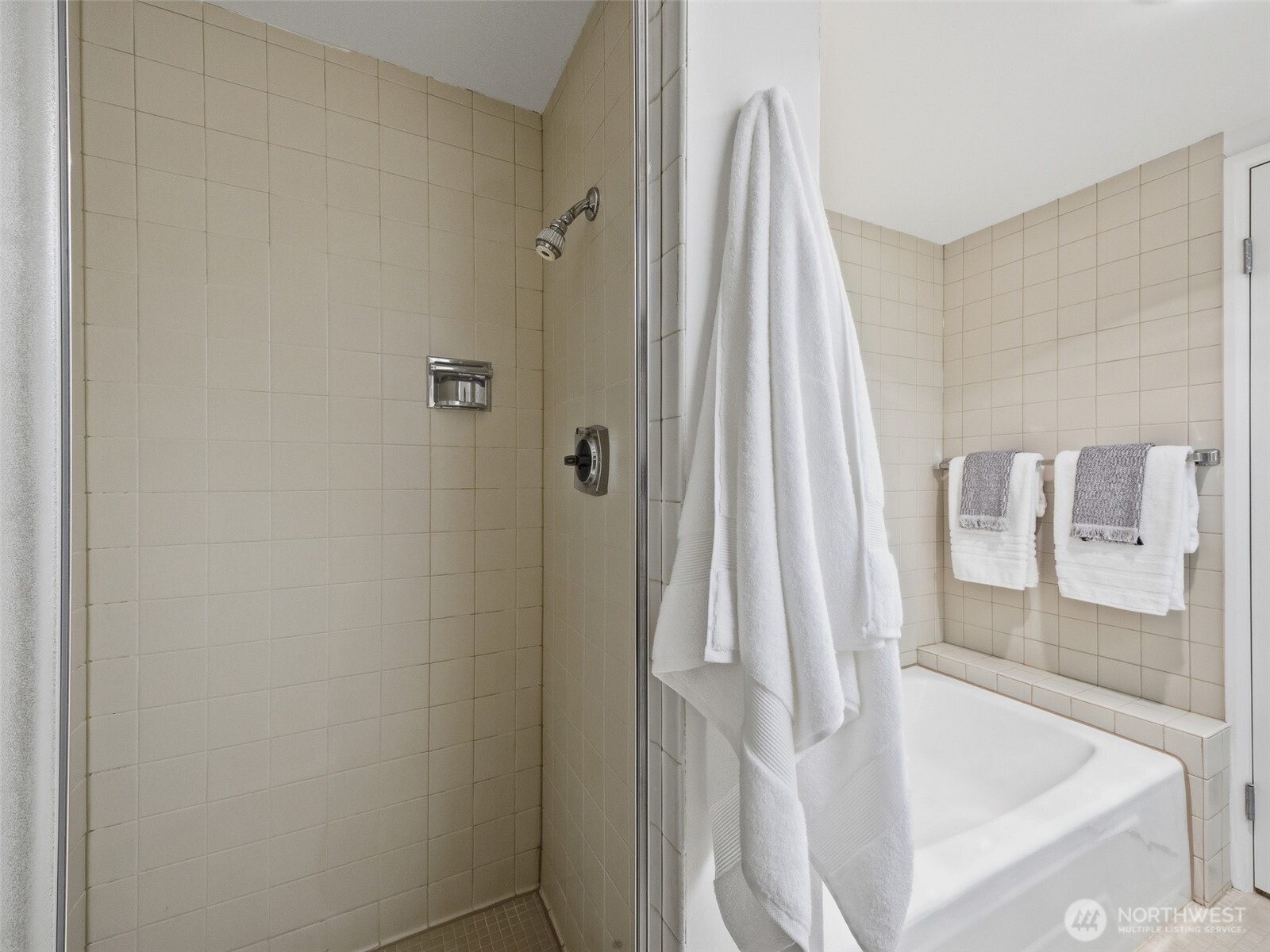 6321 Seaview Avenue NW Unit: 2